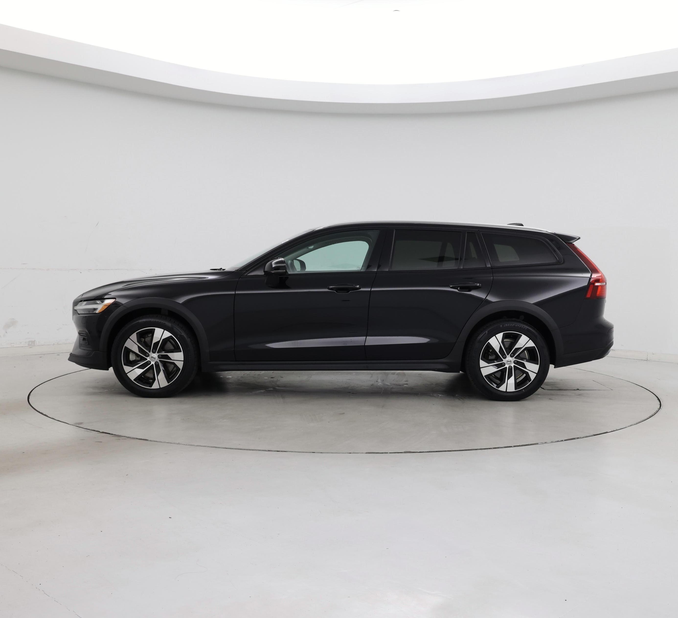 Thumbnail: 2025 Volvo S60 - 3