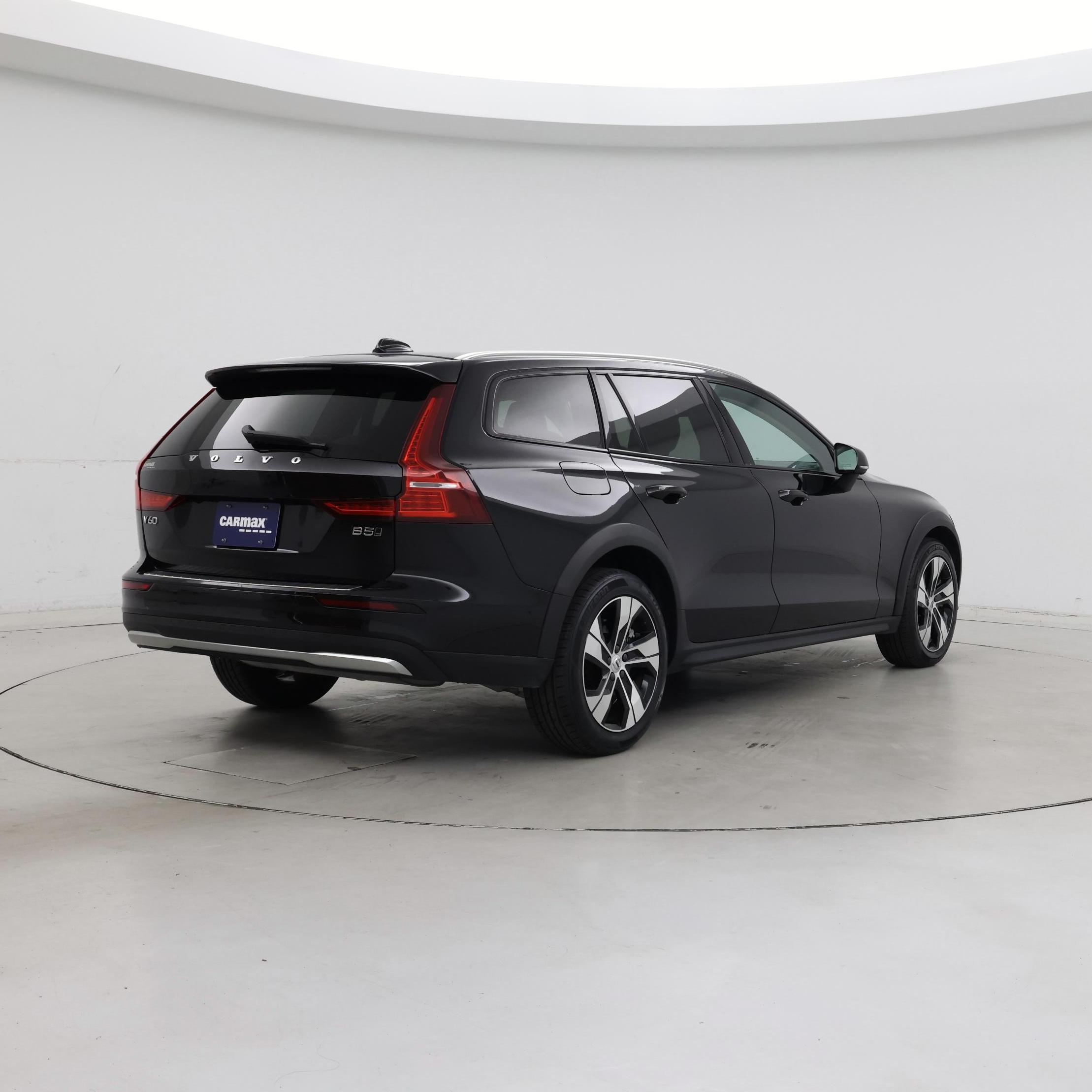 Thumbnail: 2025 Volvo S60 - 8