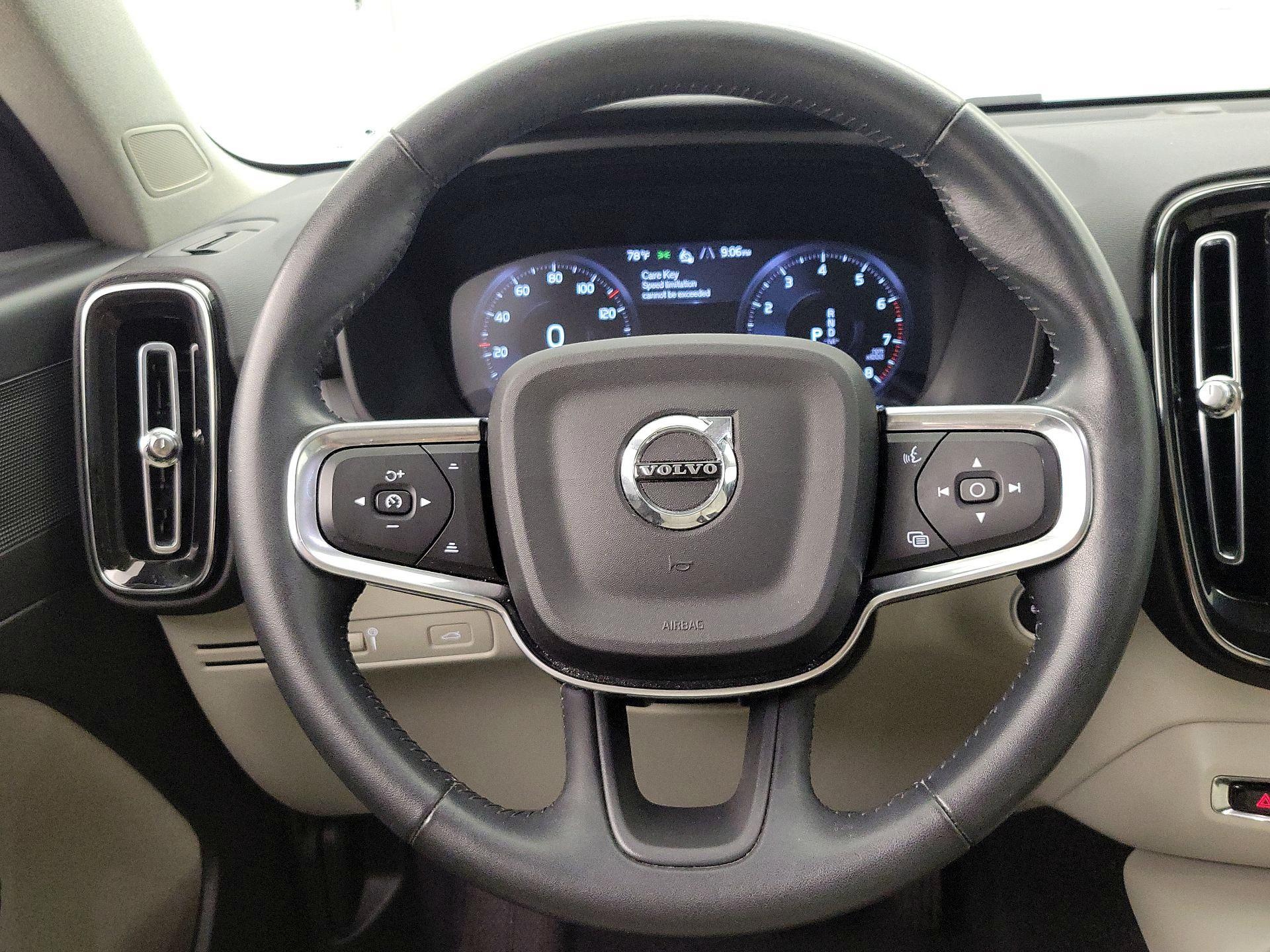 Thumbnail: 2021 Volvo XC40 - 10
