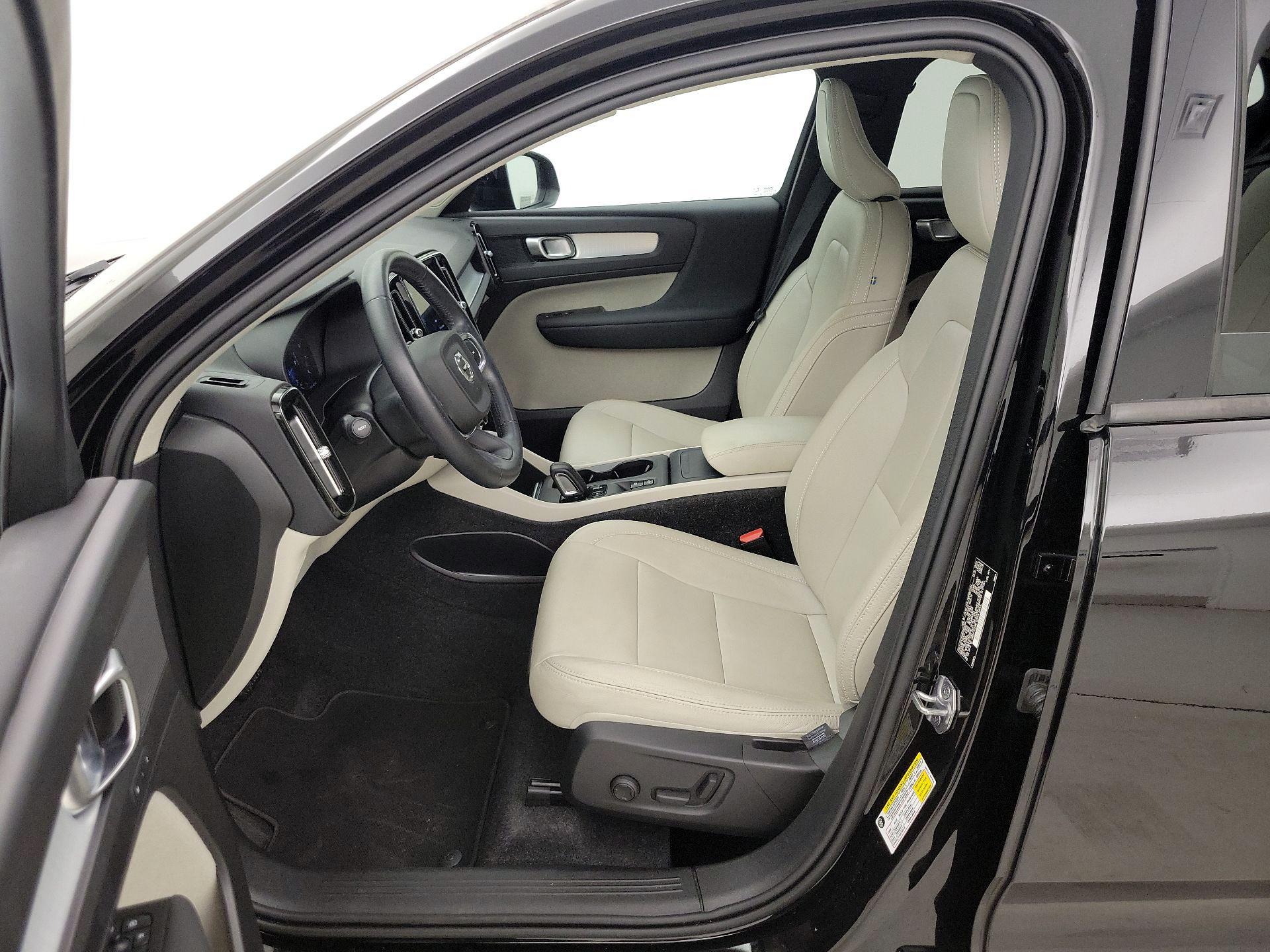 Thumbnail: 2021 Volvo XC40 - 11