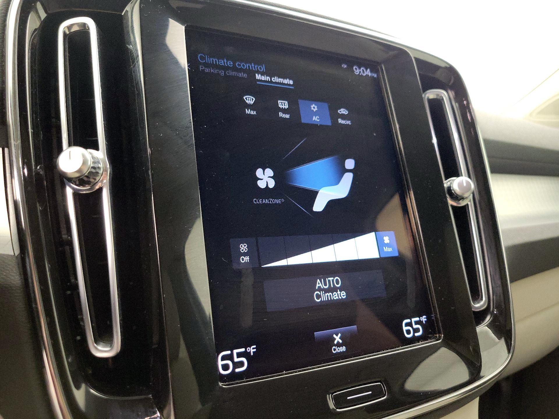 Thumbnail: 2021 Volvo XC40 - 17