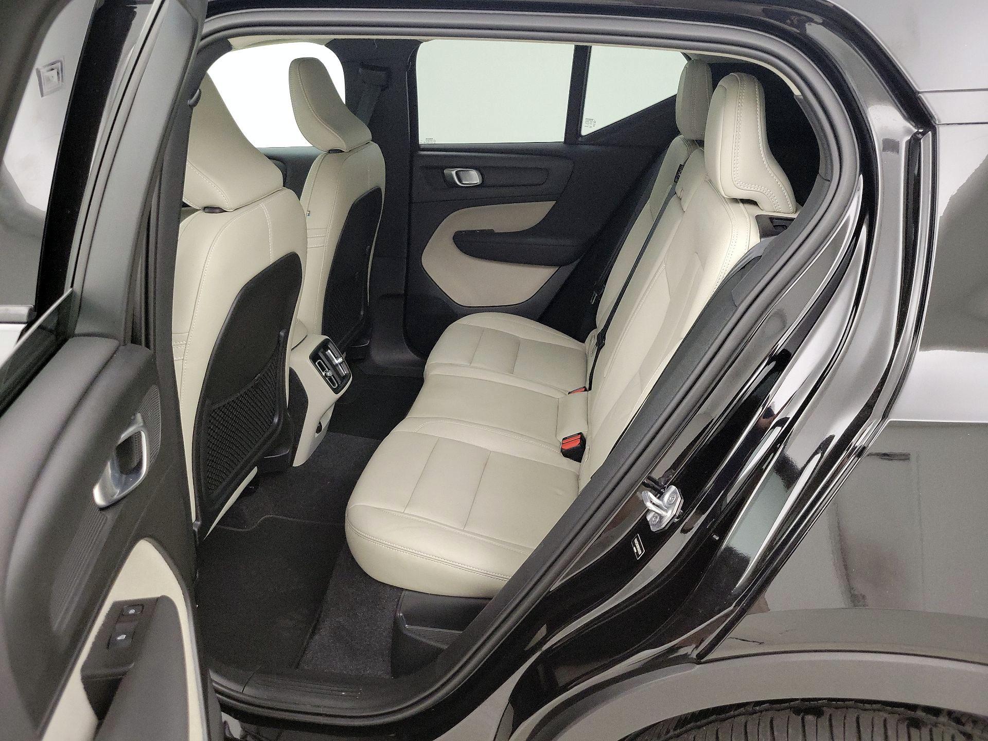 Thumbnail: 2021 Volvo XC40 - 20