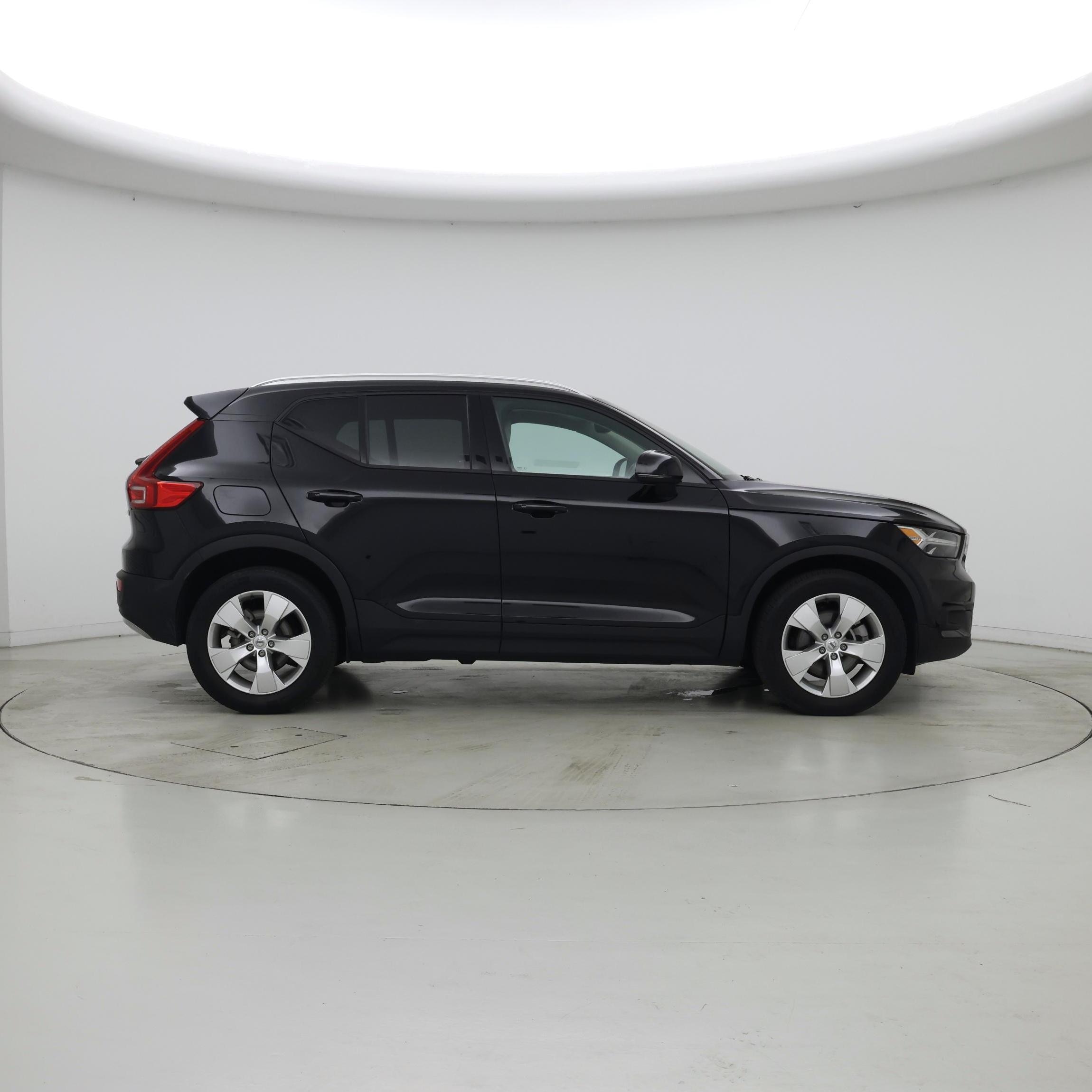 Thumbnail: 2021 Volvo XC40 - 7