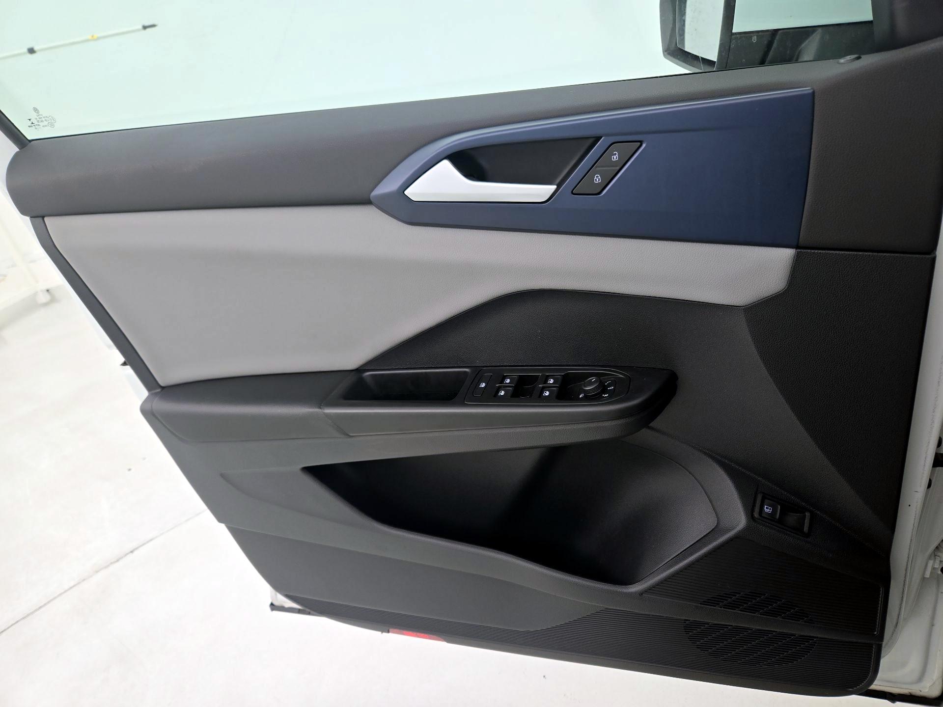 Thumbnail: 2022 Volkswagen Taos - 12