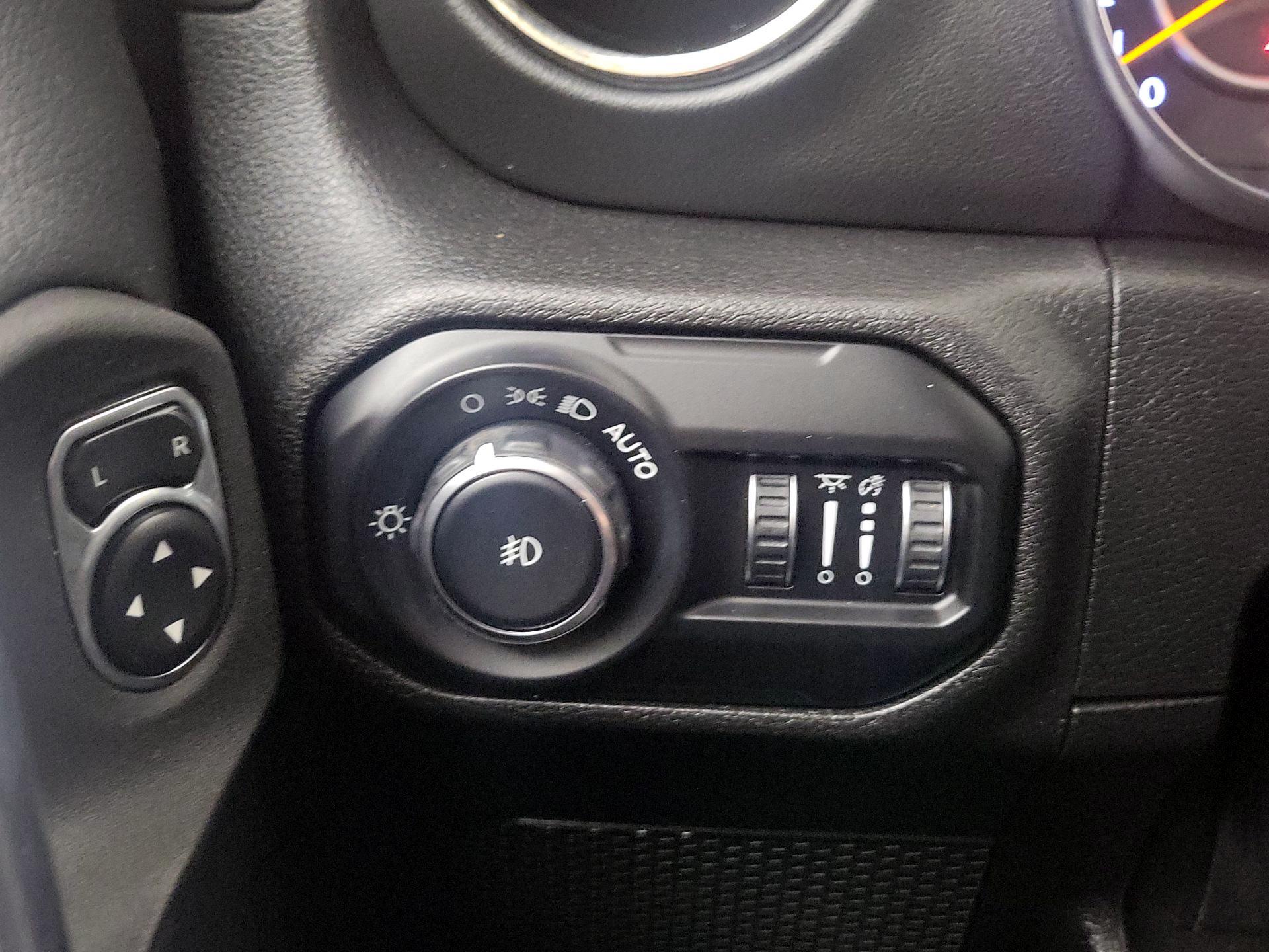 Thumbnail: 2021 Jeep Wrangler - 13