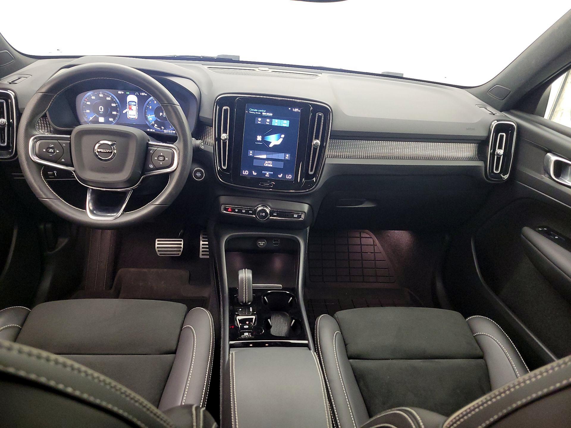 Thumbnail: 2021 Volvo XC40 - 9