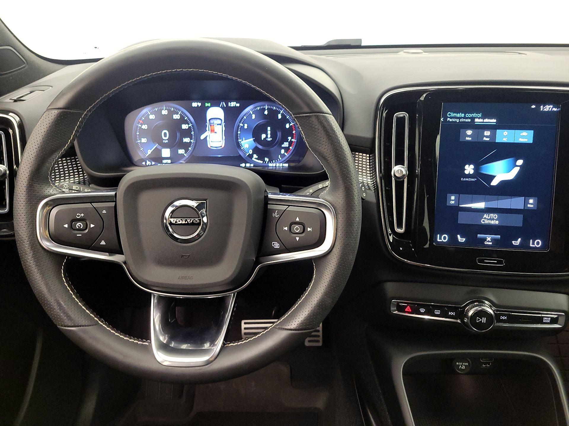 Thumbnail: 2021 Volvo XC40 - 10