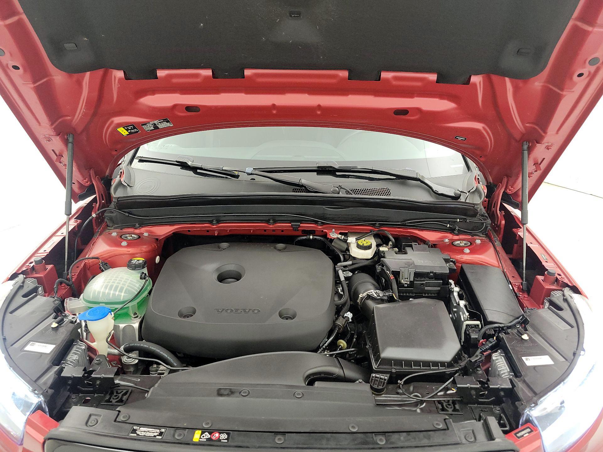 Thumbnail: 2021 Volvo XC40 - 17