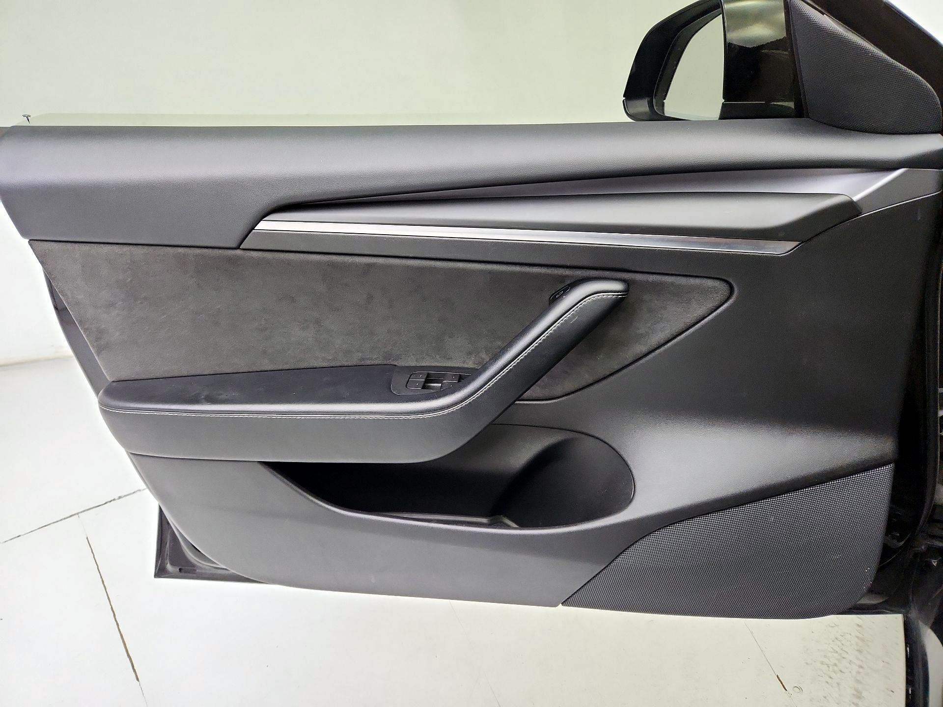 Thumbnail: 2021 Tesla Model 3 - 12