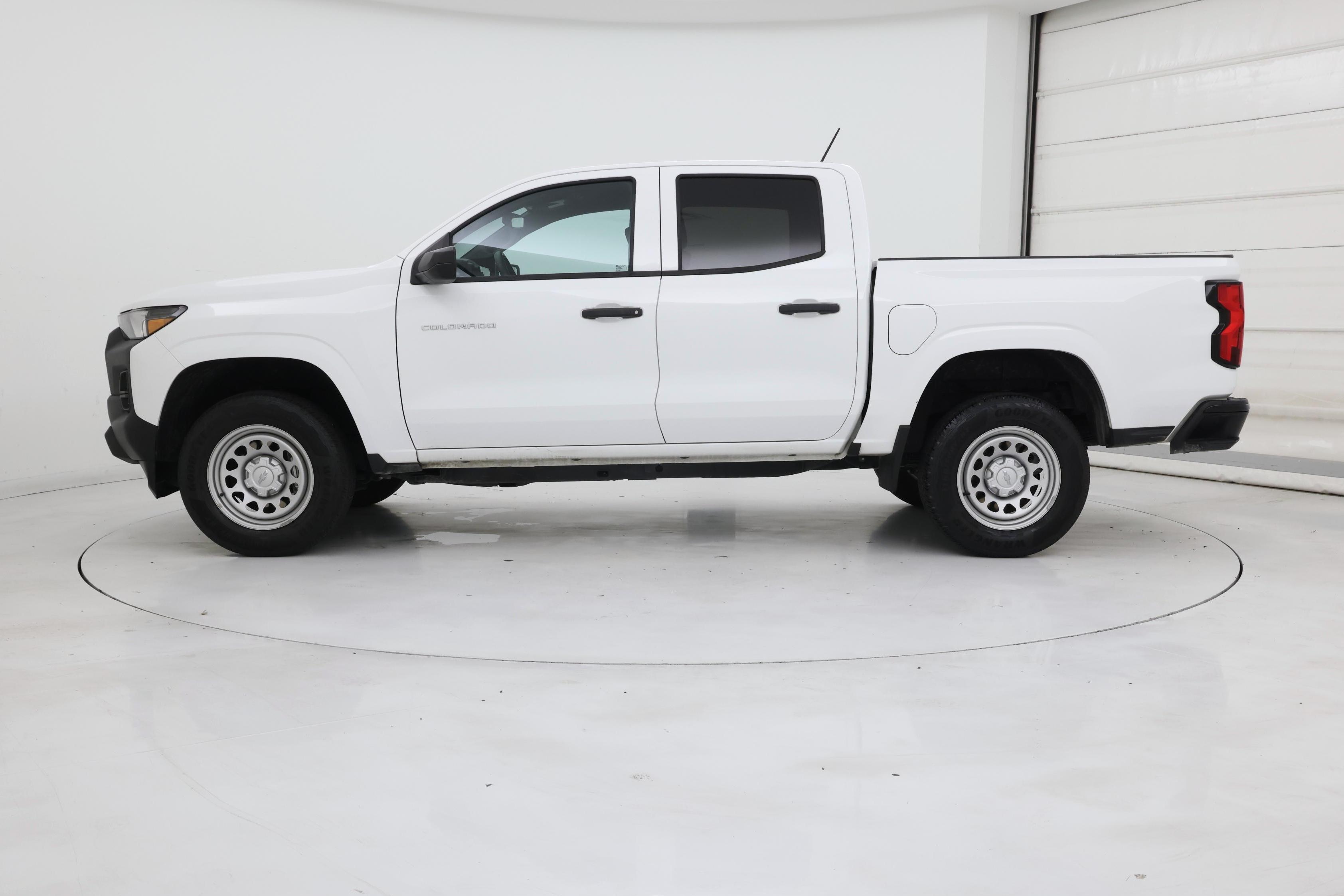 Thumbnail: 2023 Chevrolet Colorado - 3