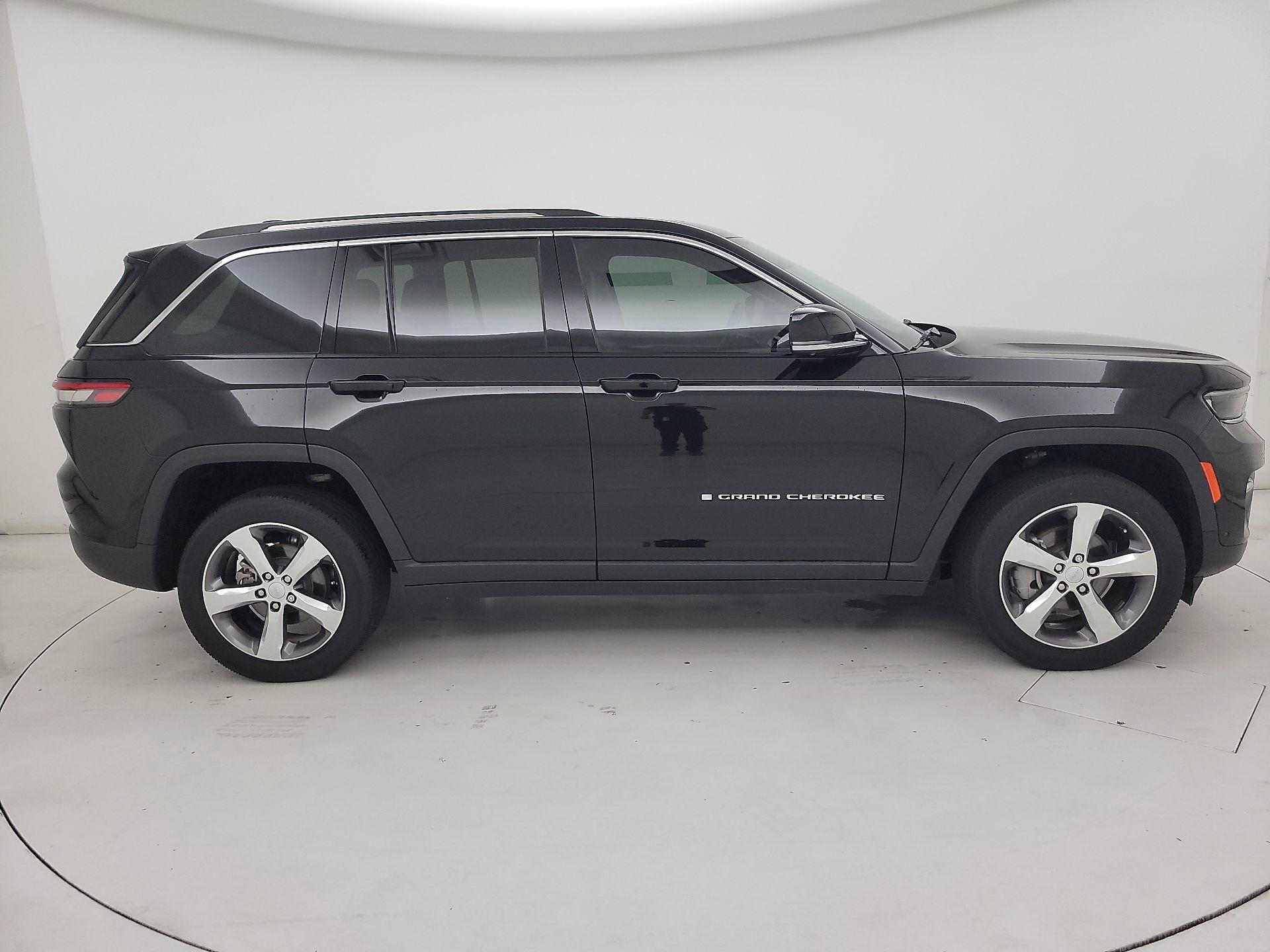 Thumbnail: 2022 Jeep Grand Cherokee - 4