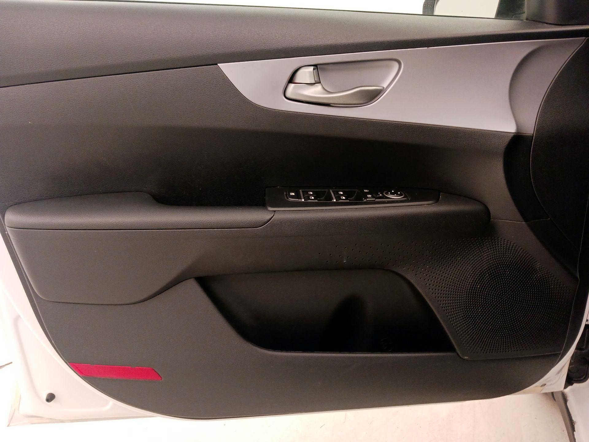 Thumbnail: 2022 Kia Forte - 12