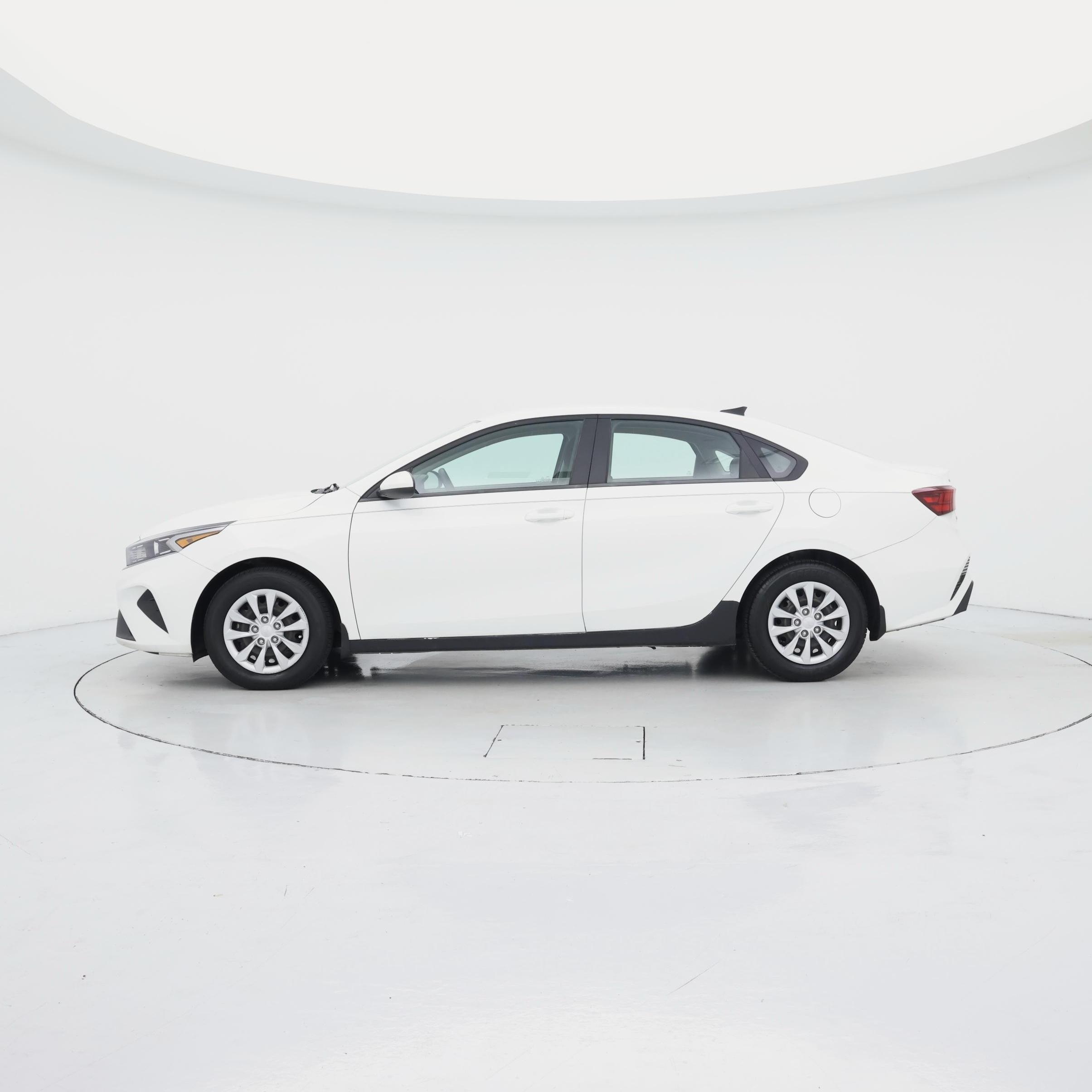 Thumbnail: 2022 Kia Forte - 3