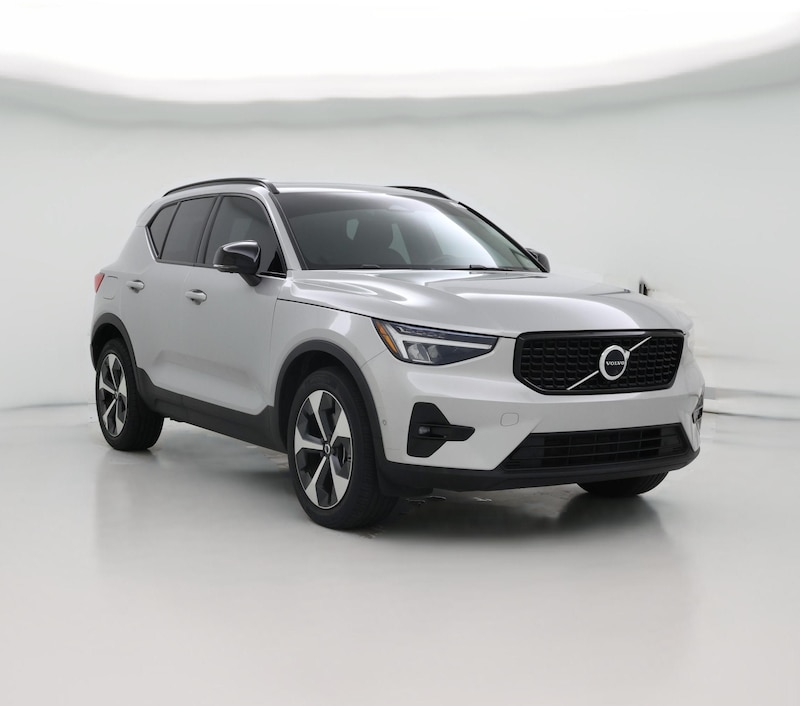2023 Volvo XC40 B4 Ultimate Dark Theme