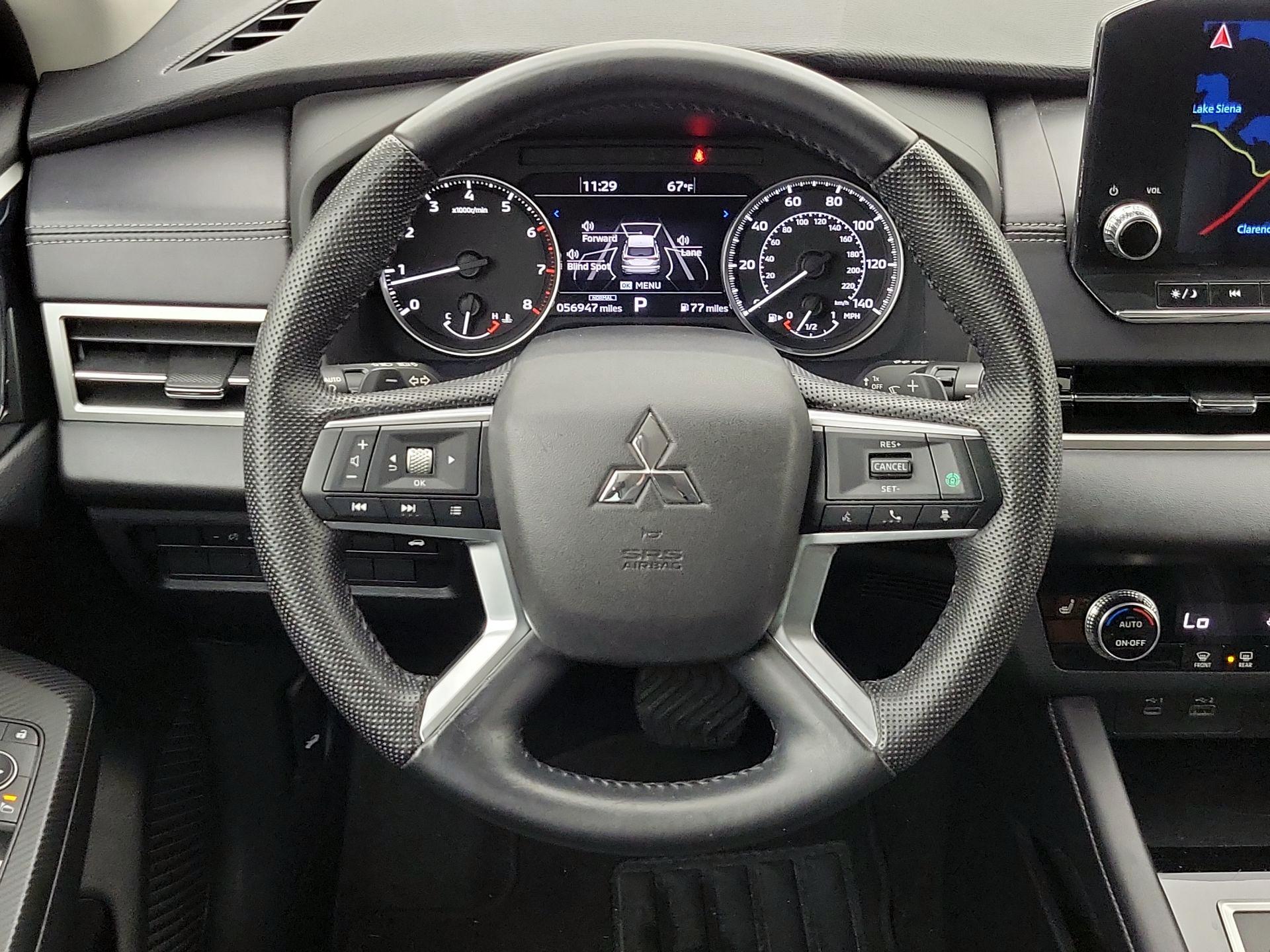 Thumbnail: 2023 Mitsubishi Outlander - 10
