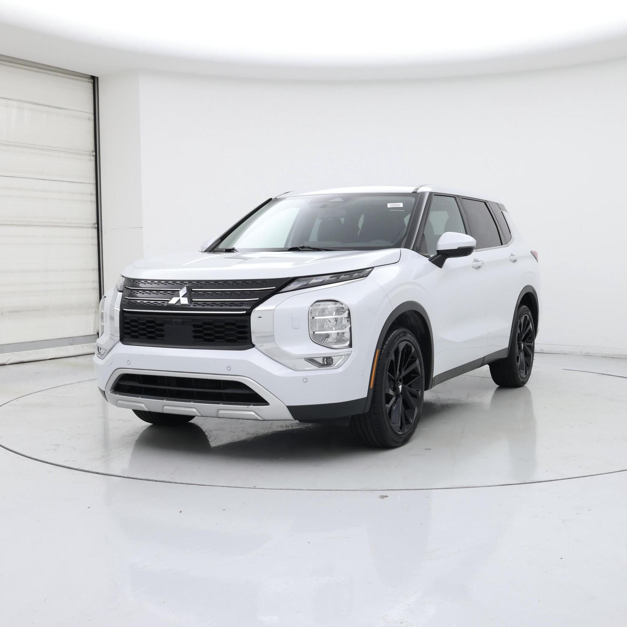 Thumbnail: 2023 Mitsubishi Outlander - 4