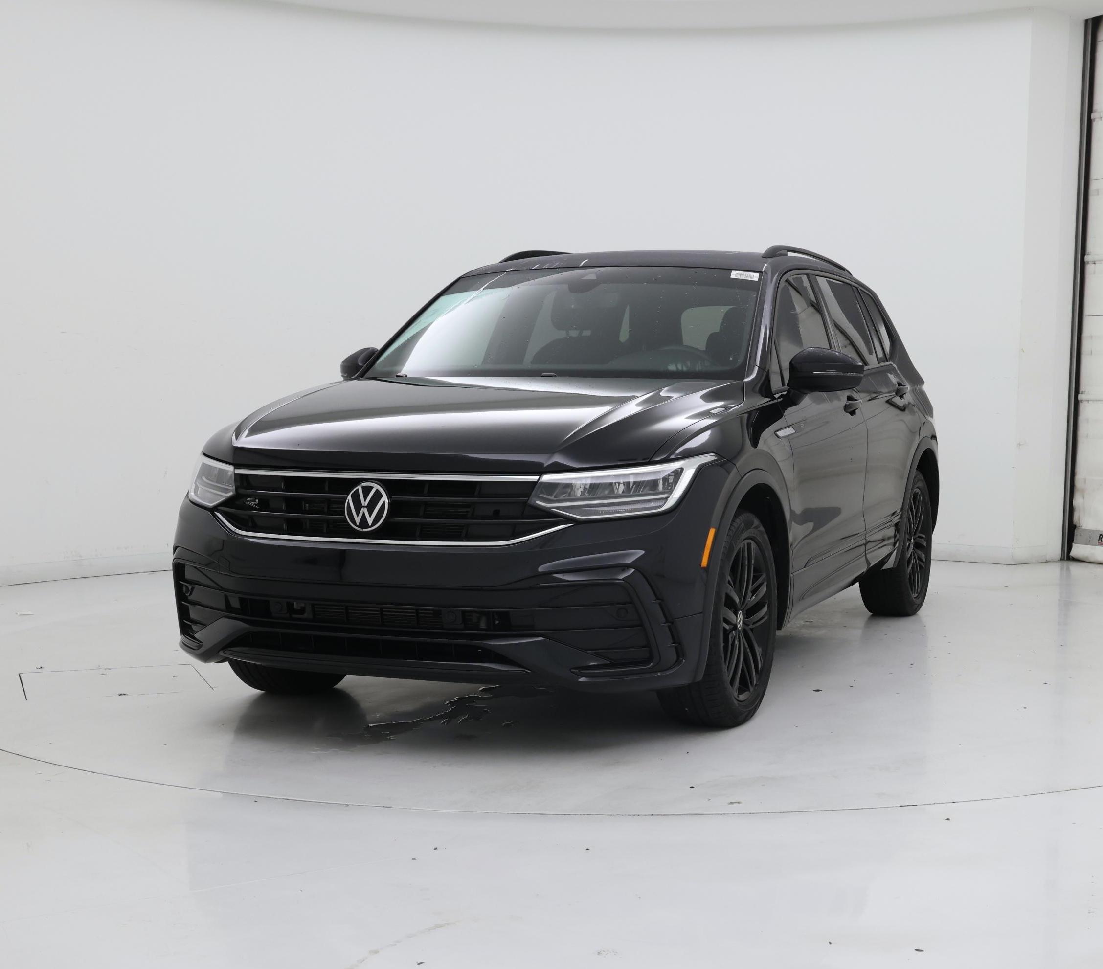 Thumbnail: 2022 Volkswagen Tiguan - 4