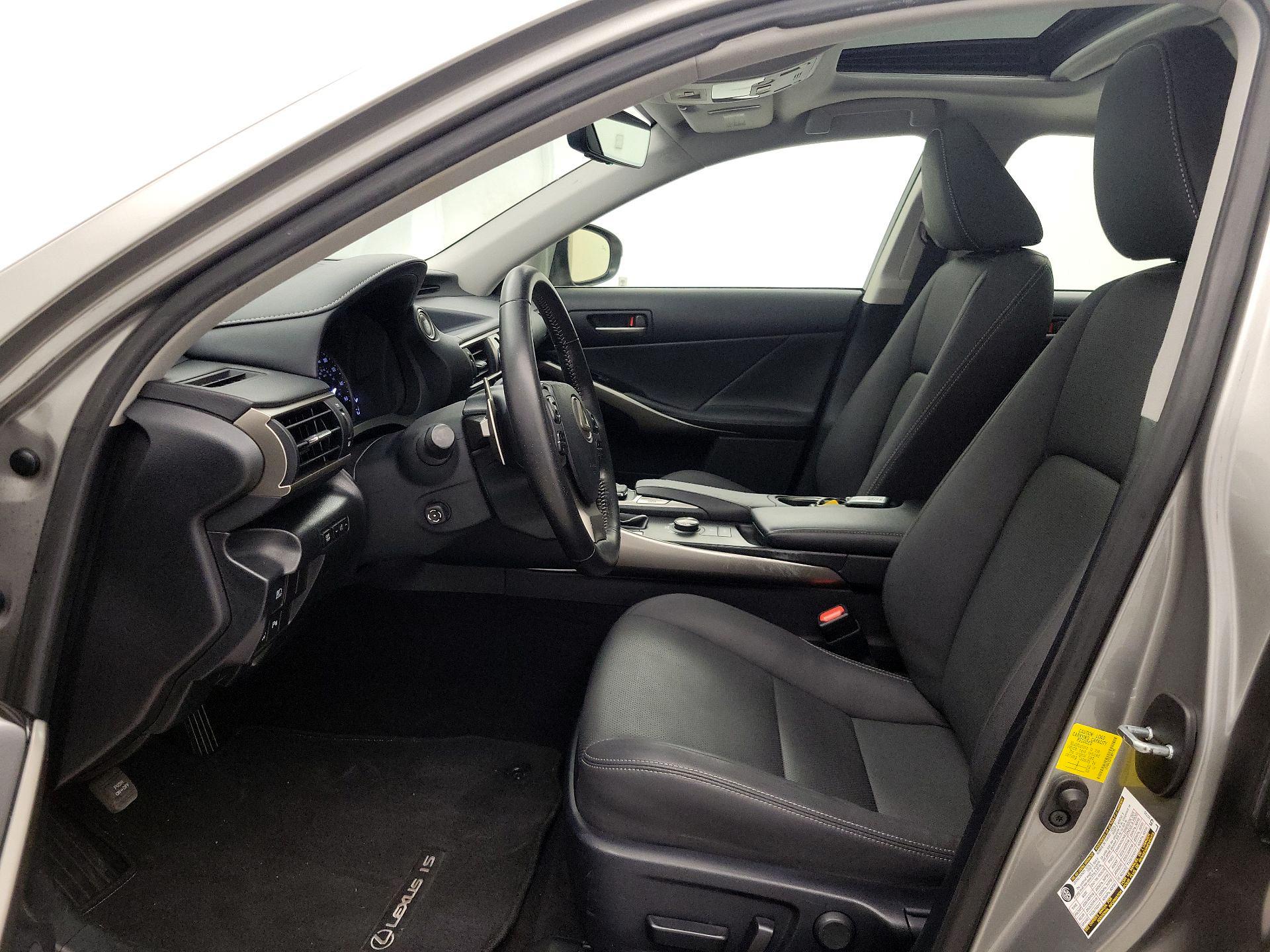 Thumbnail: 2019 Lexus IS - 11