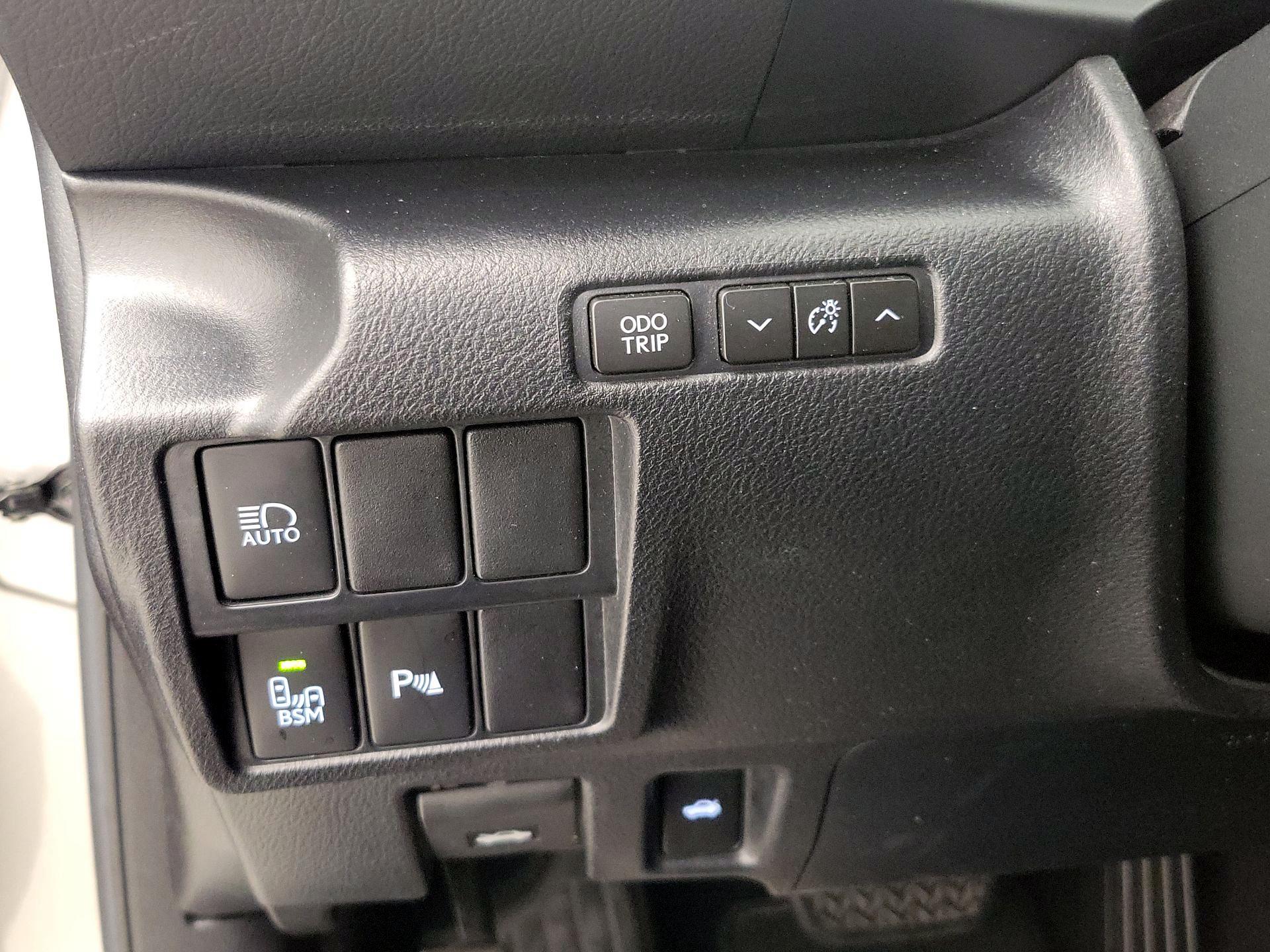 Thumbnail: 2019 Lexus IS - 13