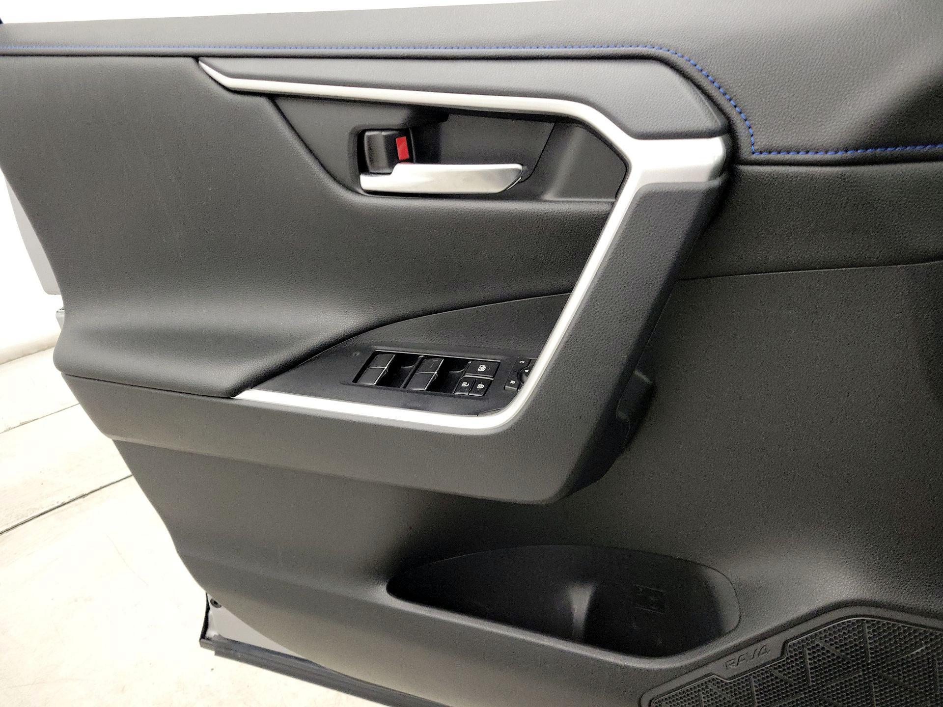 Thumbnail: 2021 Toyota RAV4 - 12