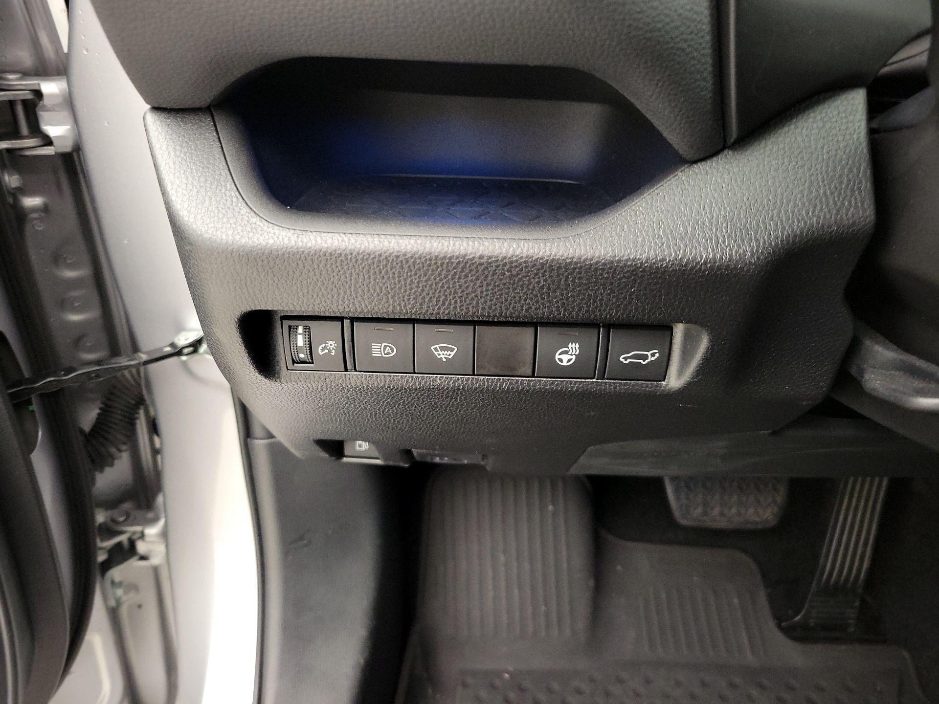 Thumbnail: 2021 Toyota RAV4 - 13
