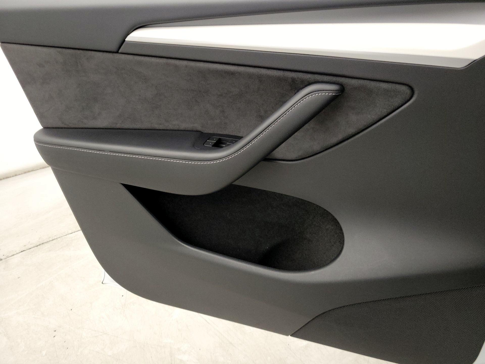 Thumbnail: 2023 Tesla Model Y - 12