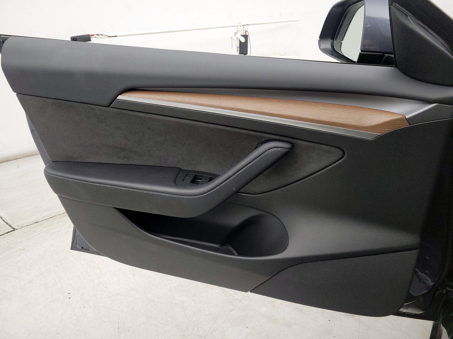 Thumbnail: 2023 Tesla Model 3 - 12
