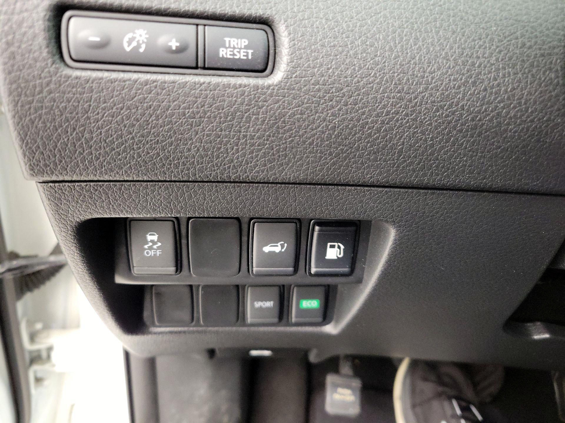 Thumbnail: 2018 Nissan Rogue - 13