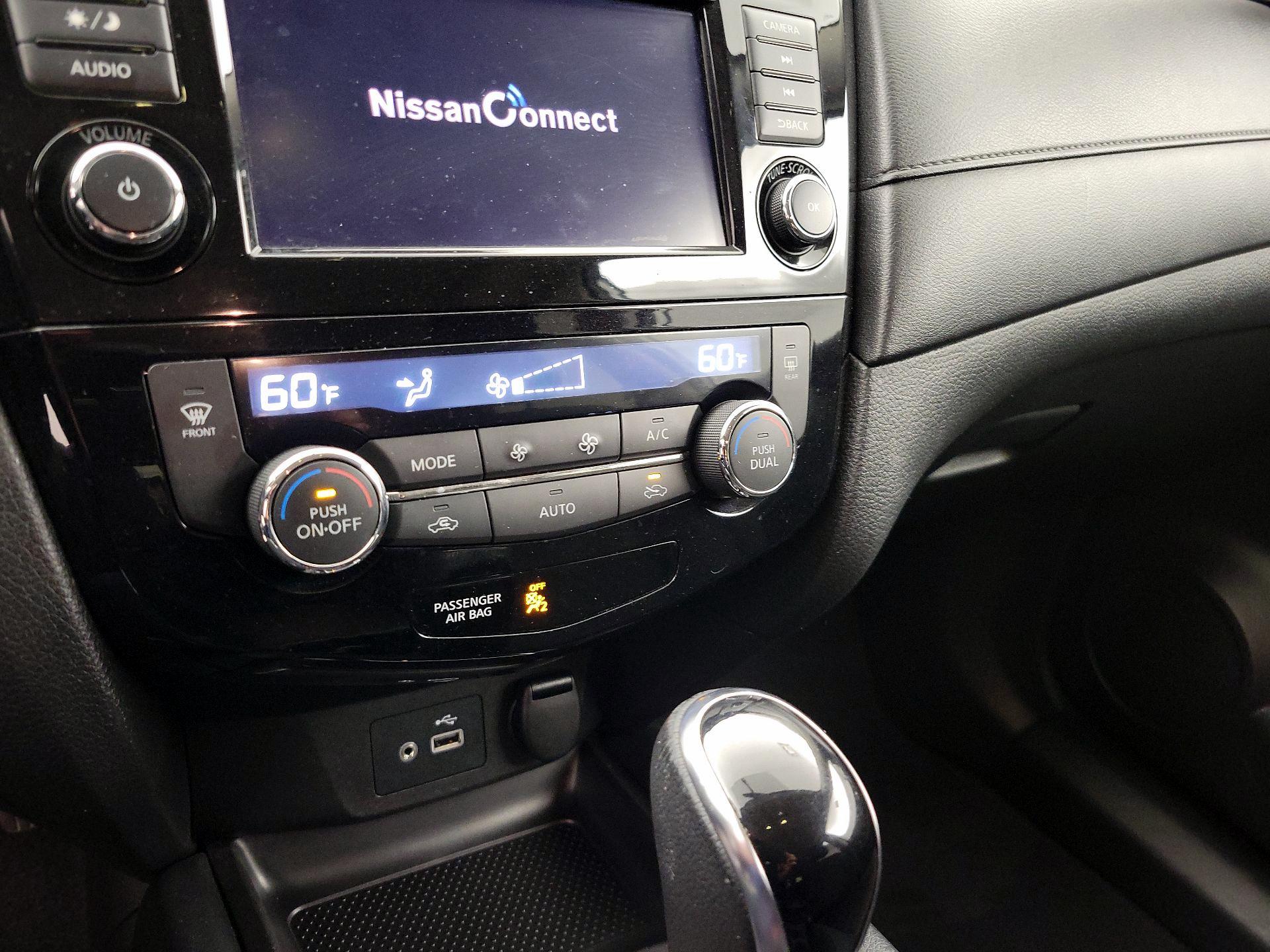 Thumbnail: 2018 Nissan Rogue - 16