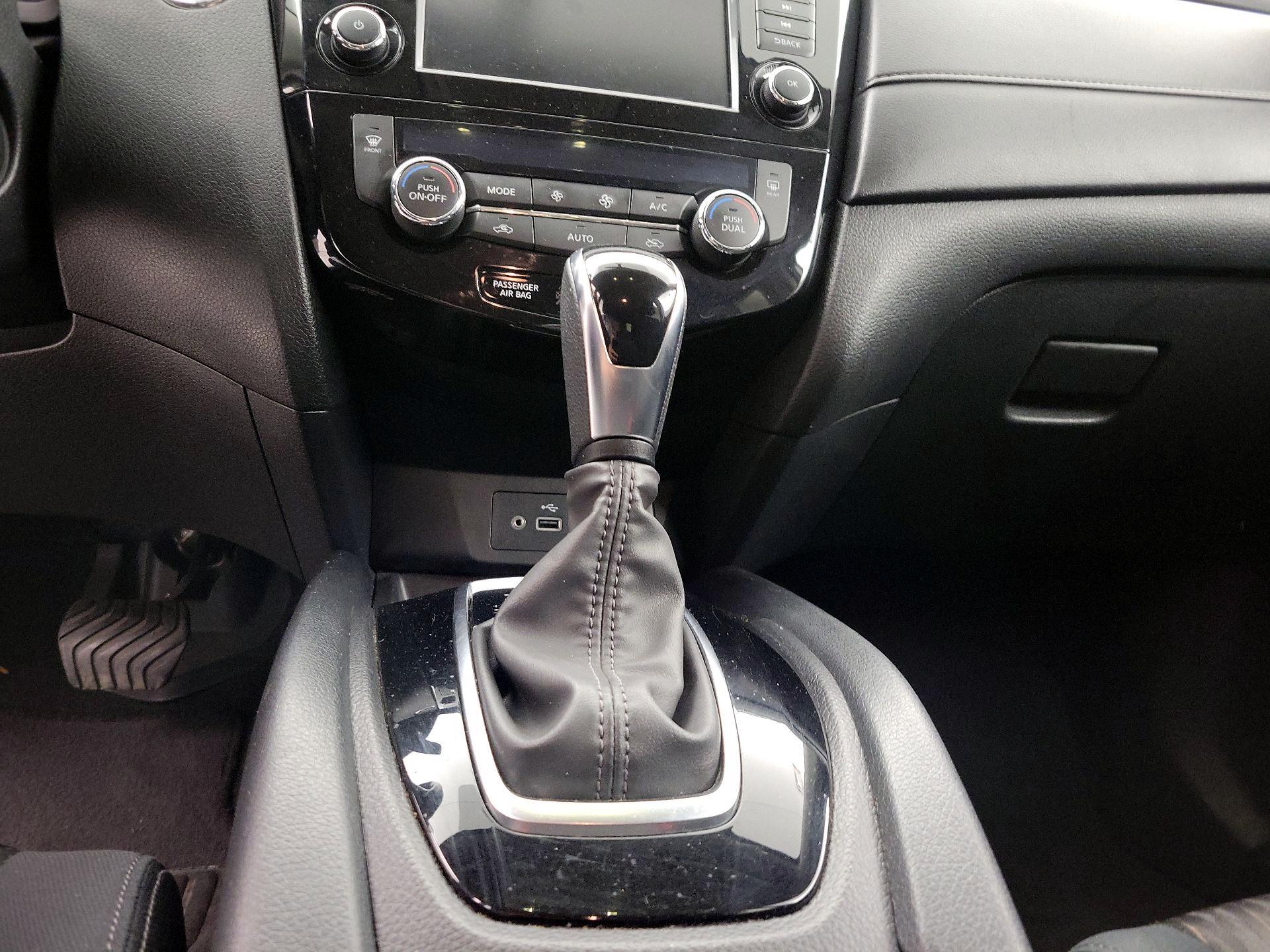 Thumbnail: 2018 Nissan Rogue - 17