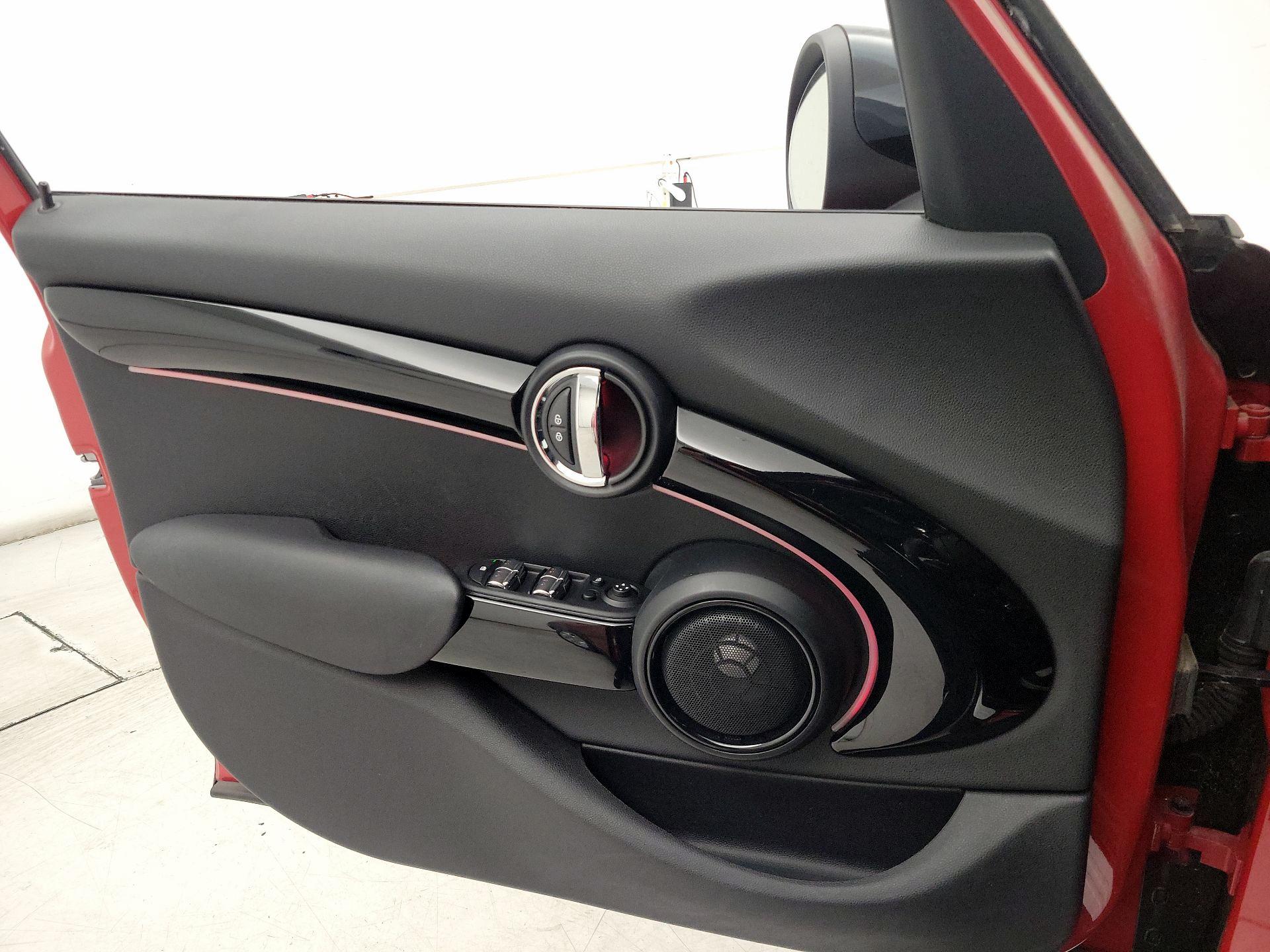 Thumbnail: 2017 MINI Cooper Hardtop - 12