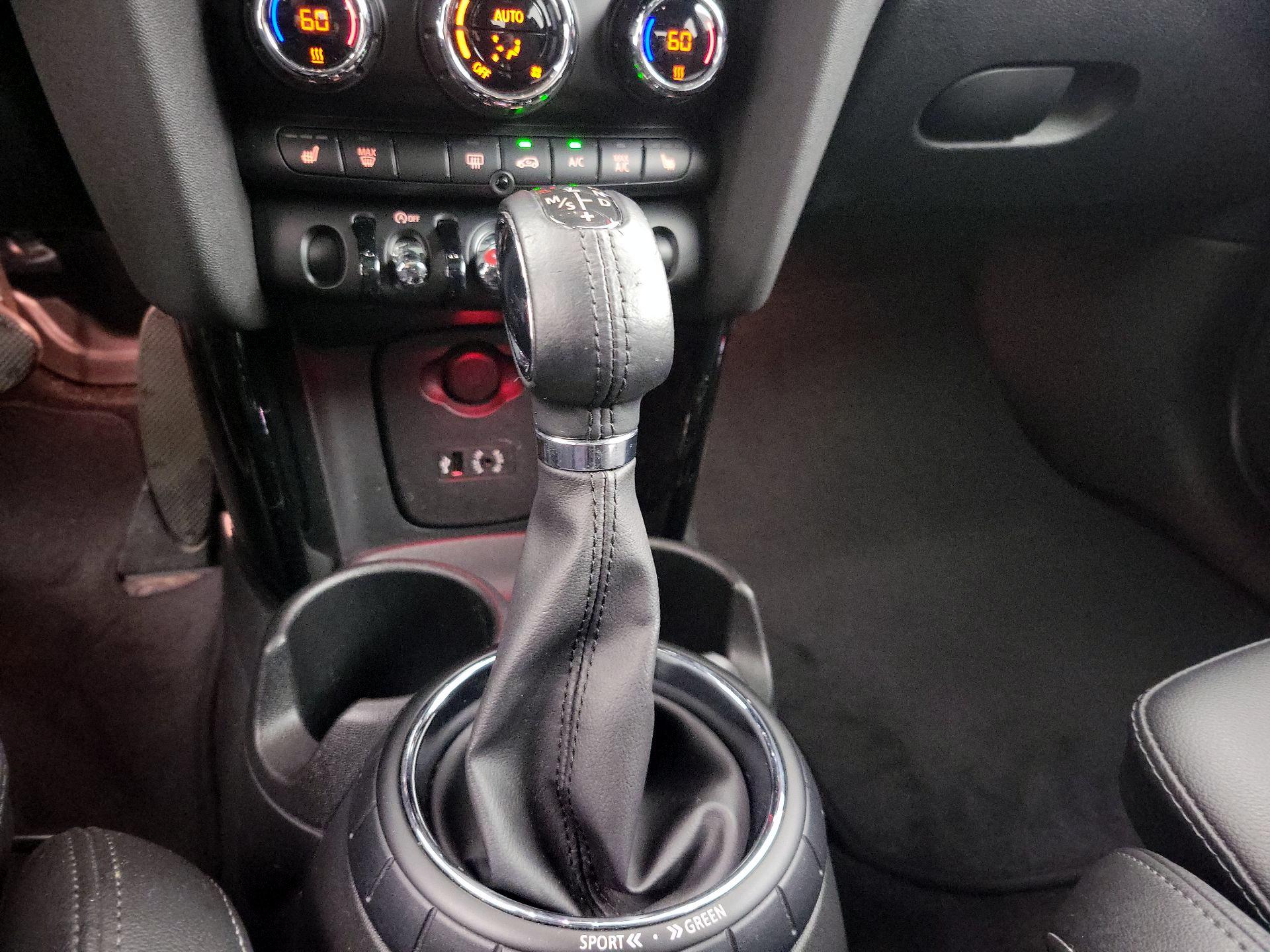 Thumbnail: 2017 MINI Cooper Hardtop - 16