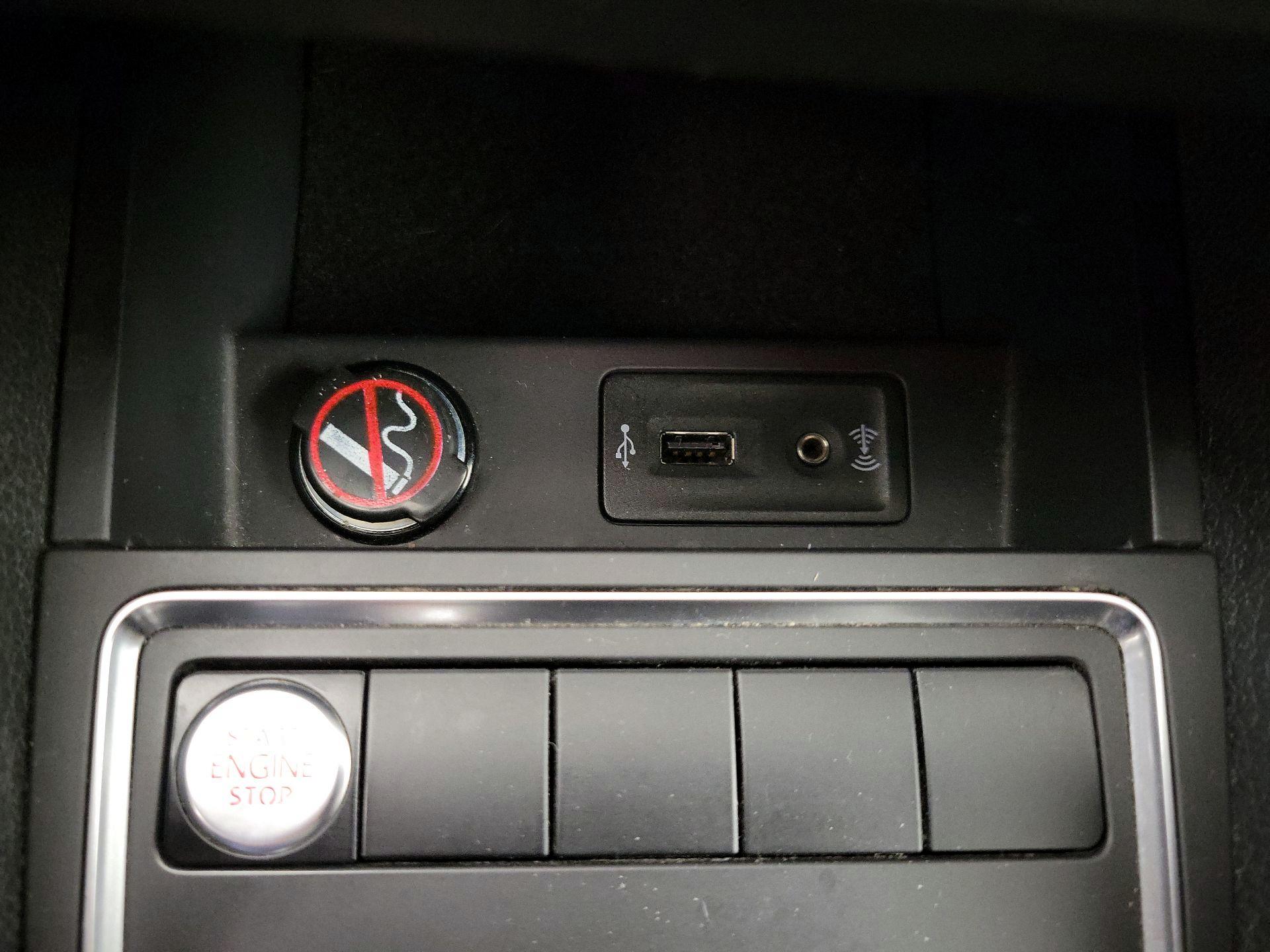Thumbnail: 2017 Volkswagen Jetta - 18