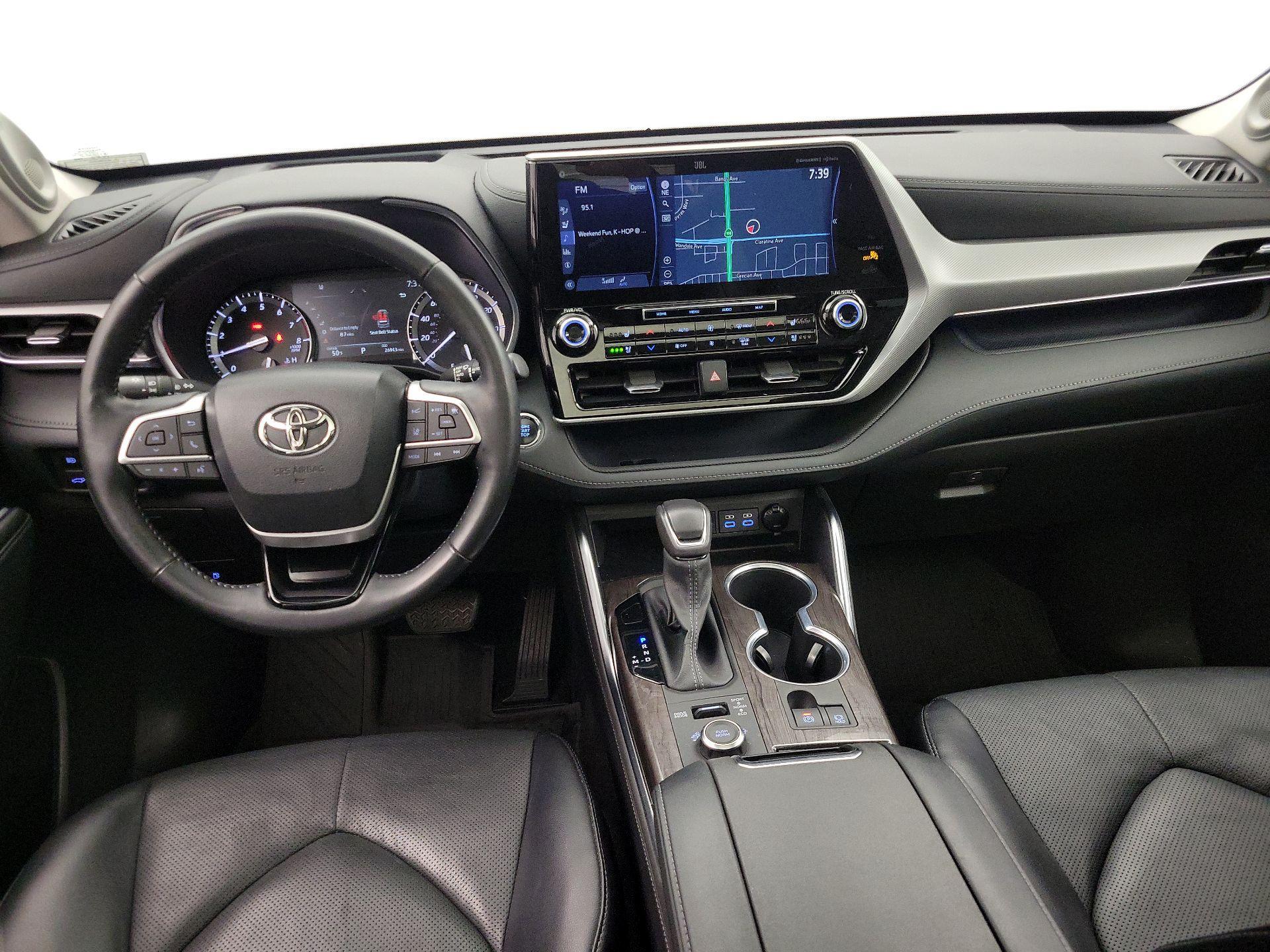 Thumbnail: 2022 Toyota Highlander - 9