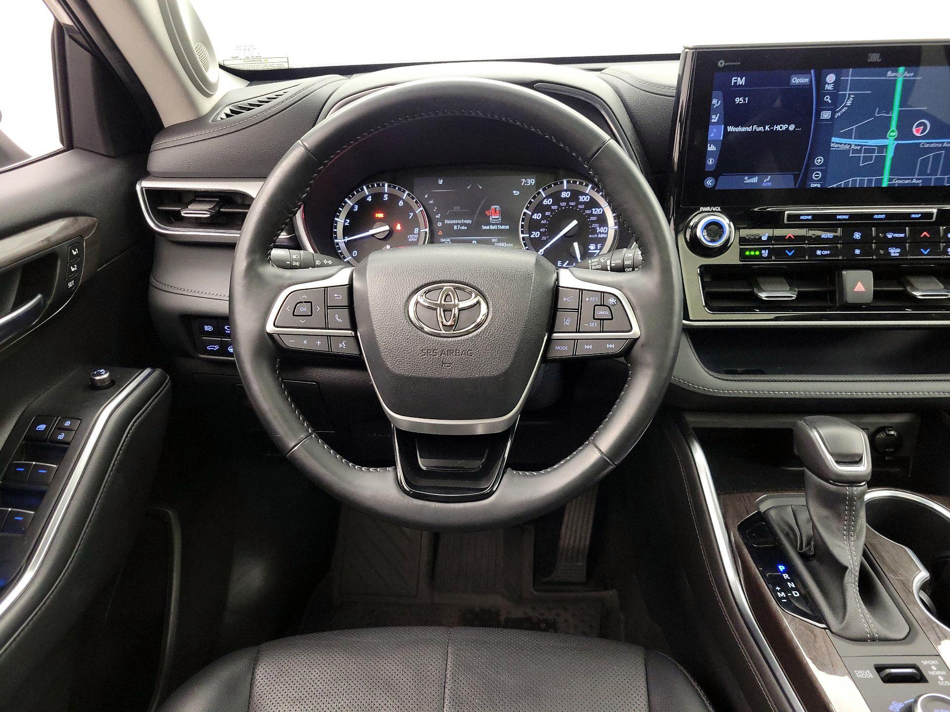 Thumbnail: 2022 Toyota Highlander - 10