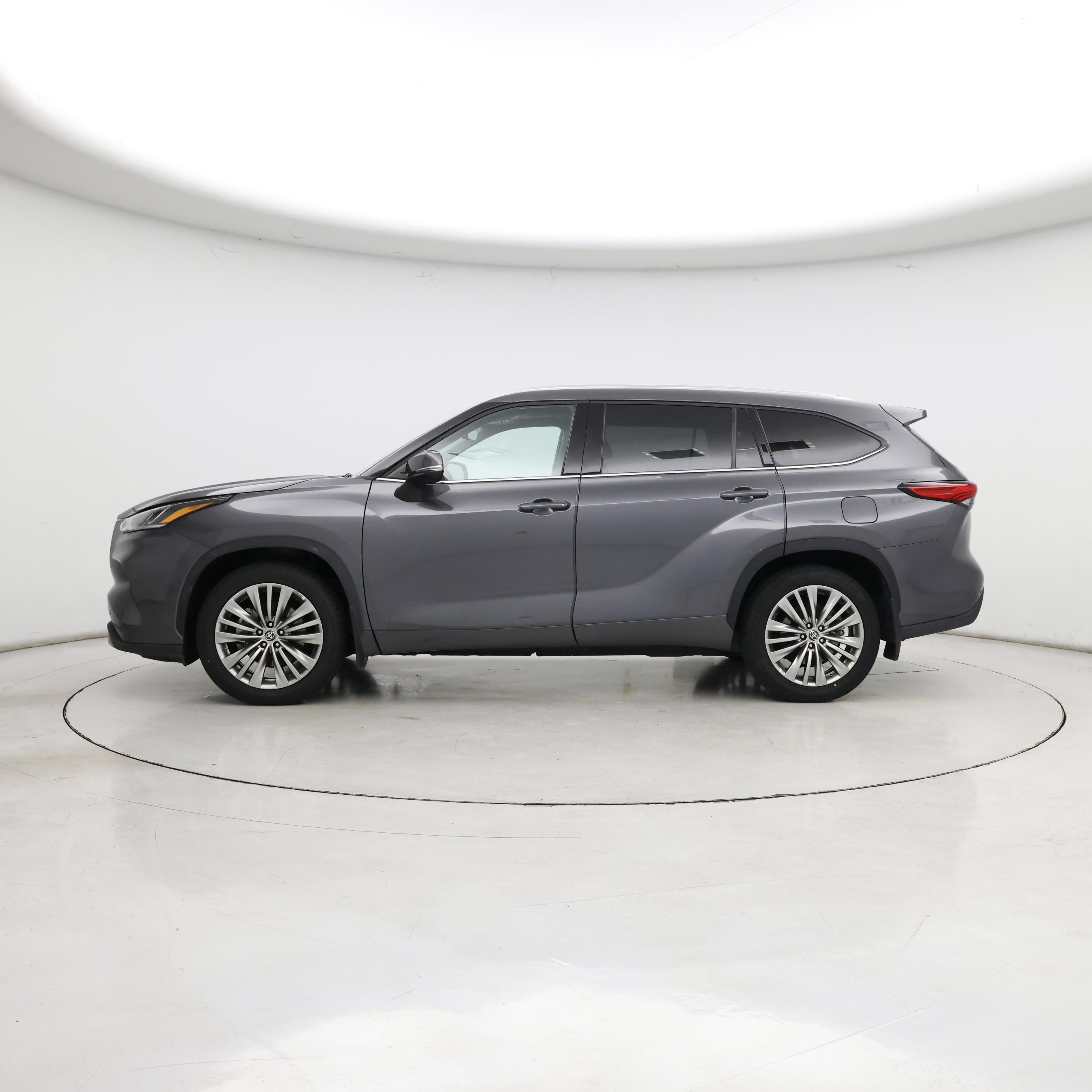 Thumbnail: 2022 Toyota Highlander - 3