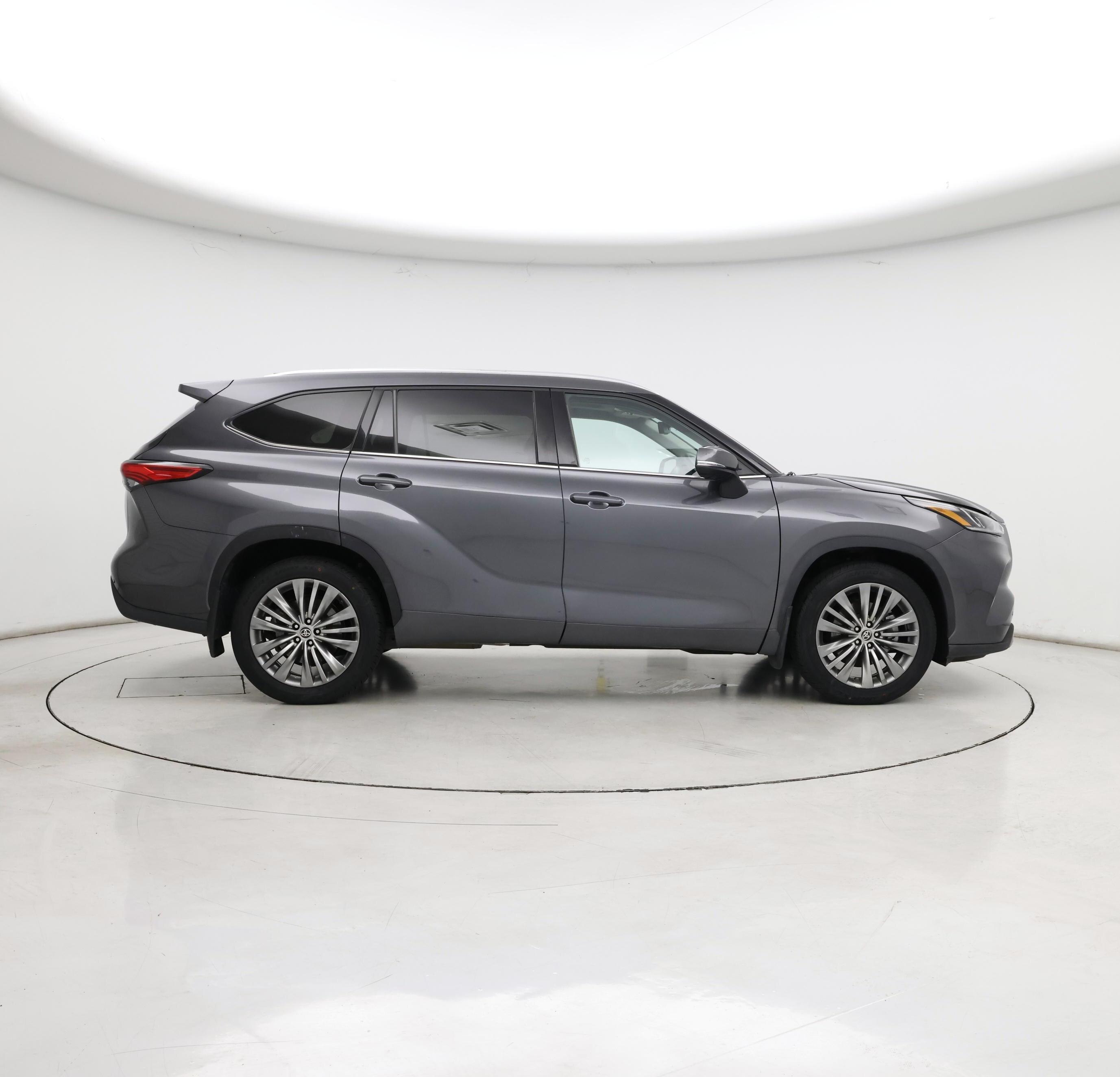 Thumbnail: 2022 Toyota Highlander - 7