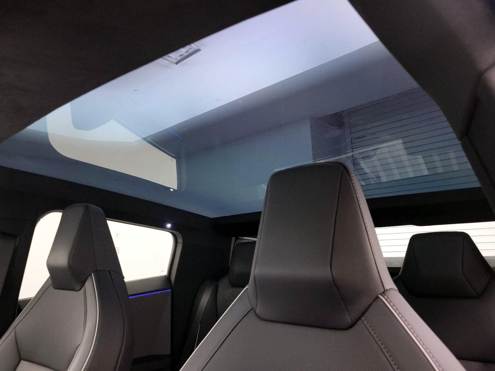 2024 Tesla Cybertruck Cyberbeast - Photo 20