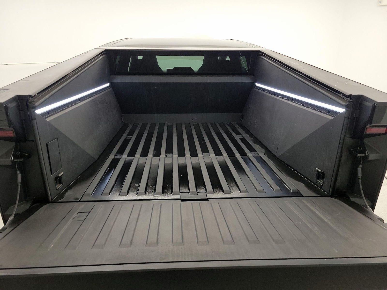 2024 Tesla Cybertruck Cyberbeast - Photo 22