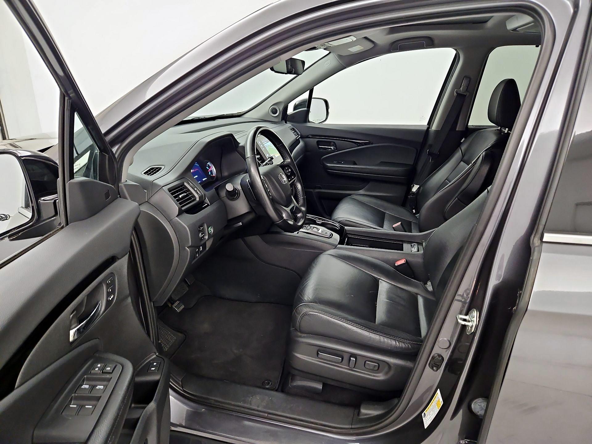 Thumbnail: 2019 Honda Pilot - 11
