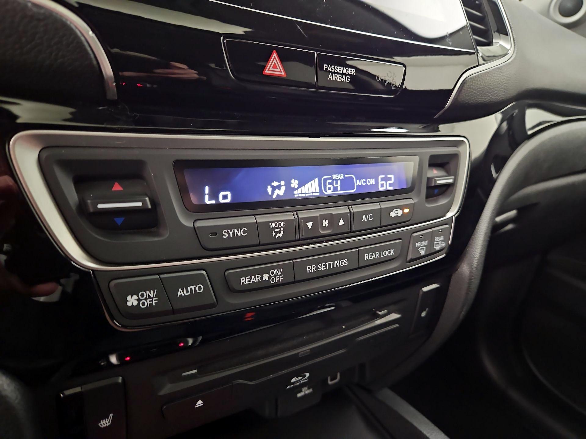 Thumbnail: 2019 Honda Pilot - 17