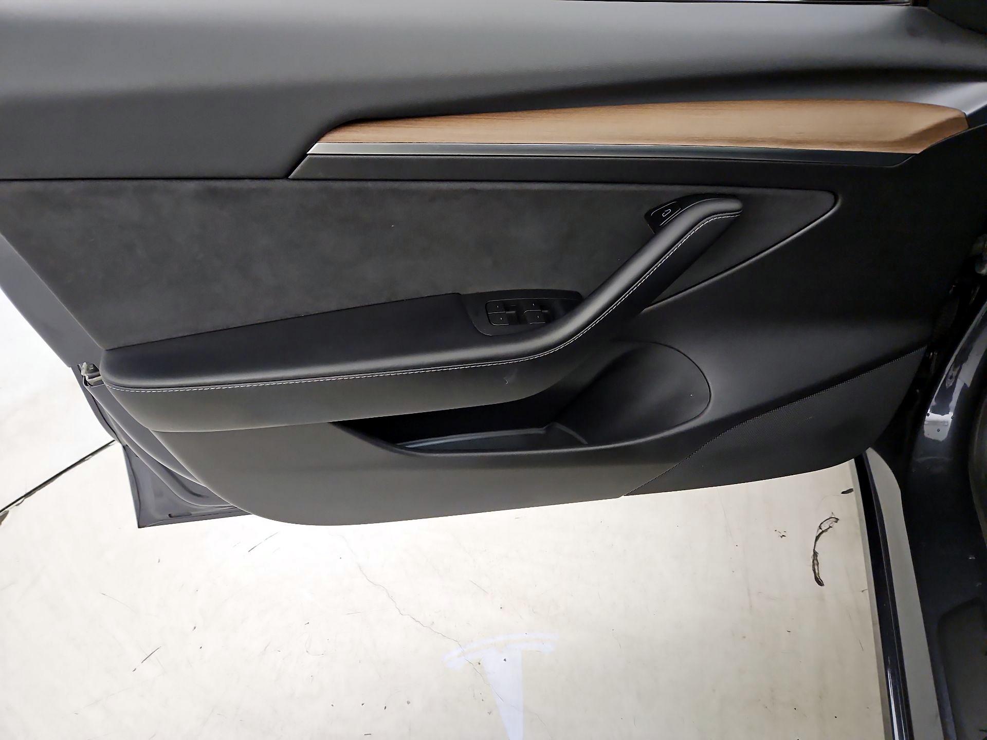 Thumbnail: 2021 Tesla Model 3 - 12