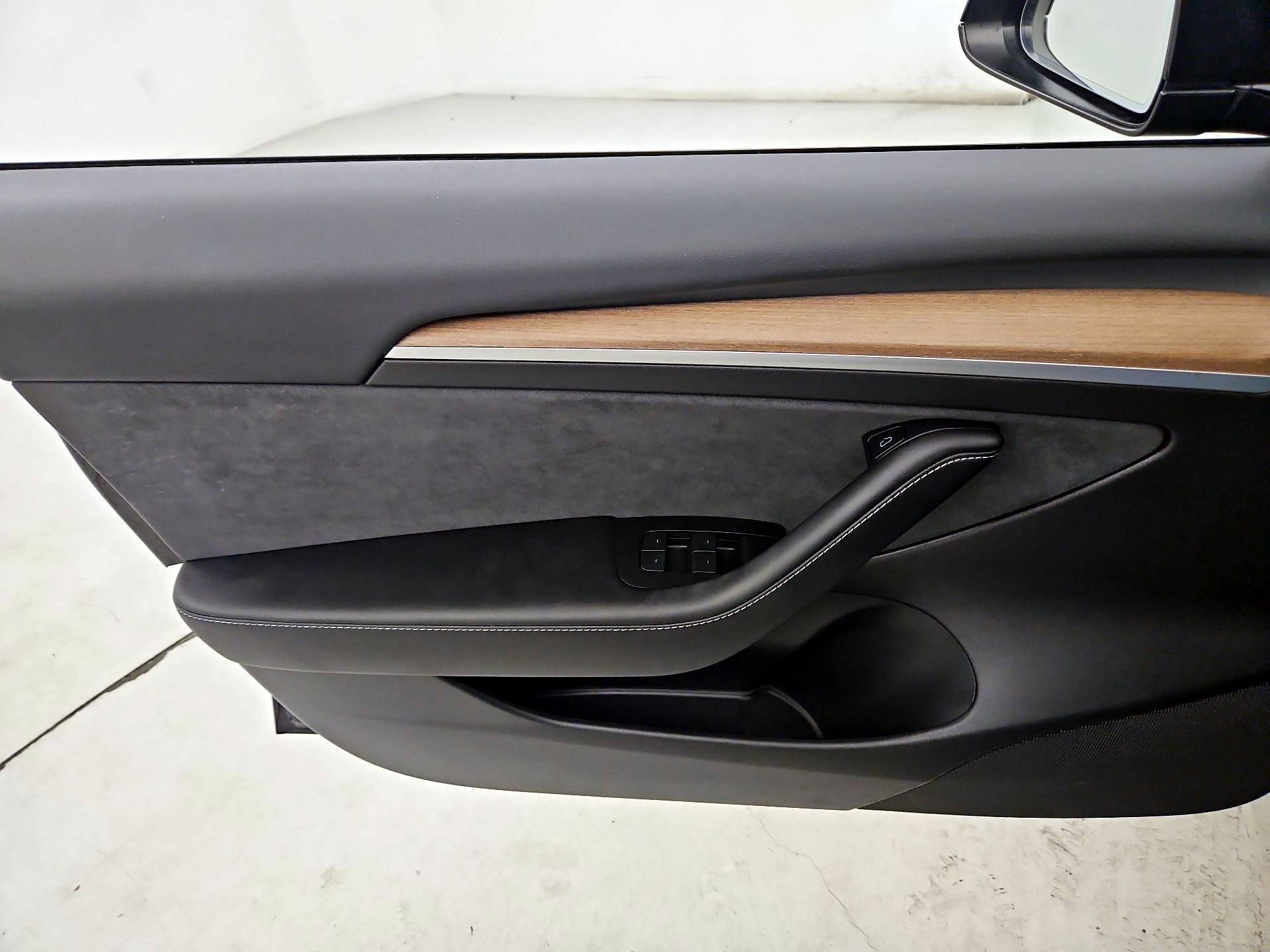 Thumbnail: 2023 Tesla Model 3 - 12