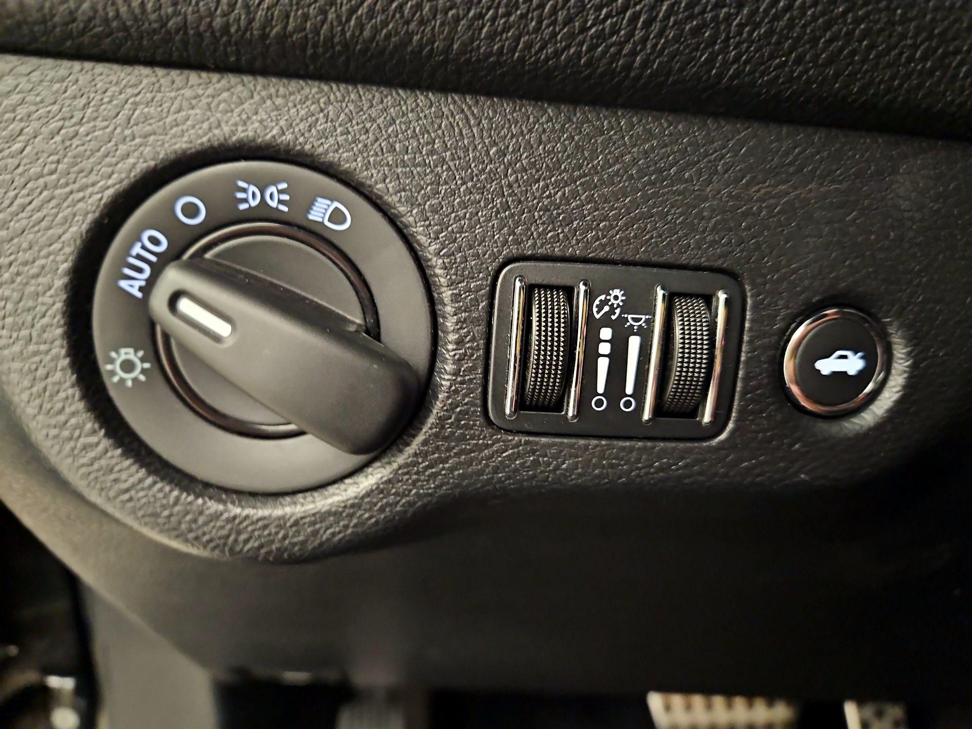 Thumbnail: 2015 Dodge Challenger - 13