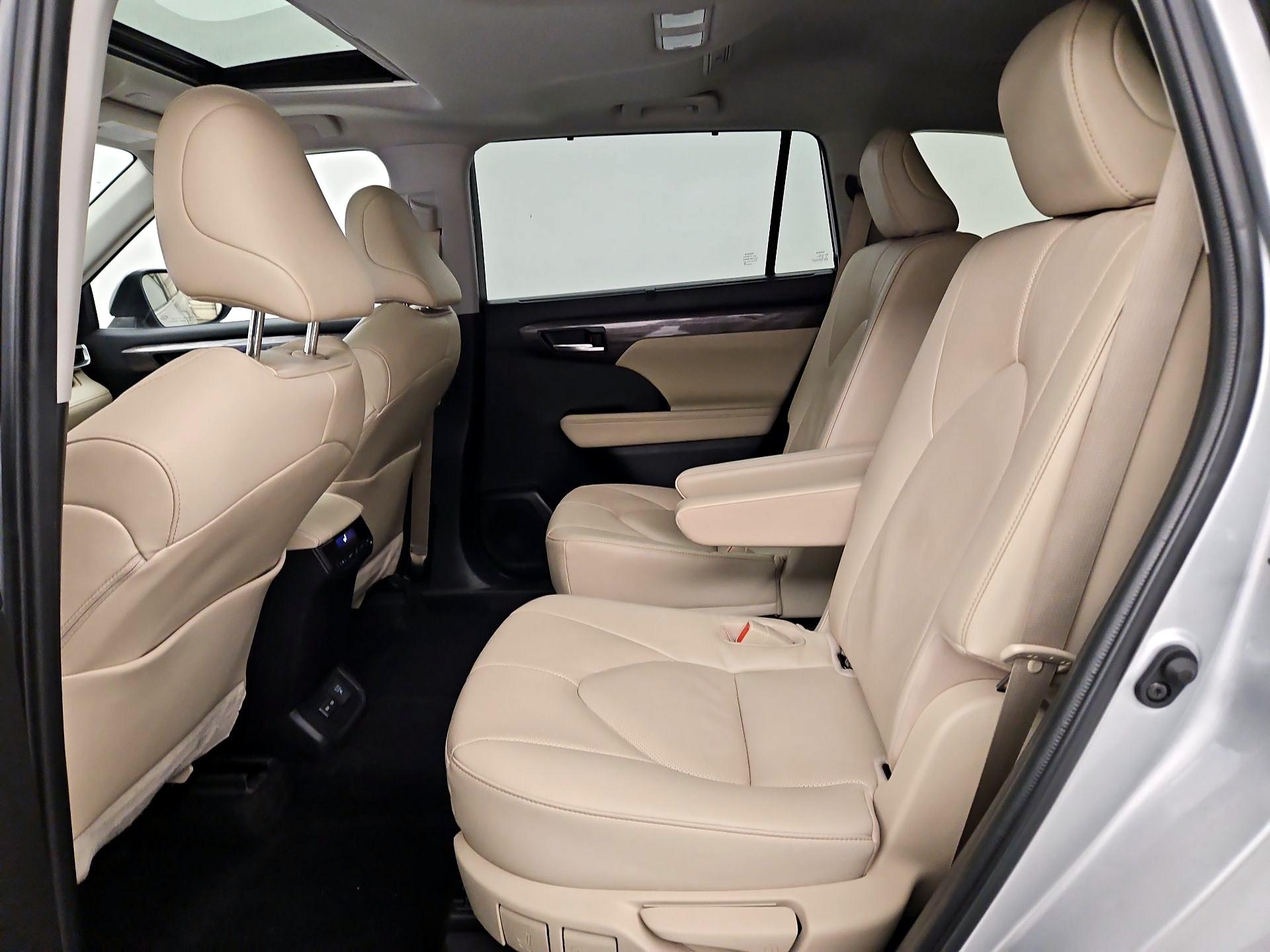 Thumbnail: 2023 Toyota Highlander - 20