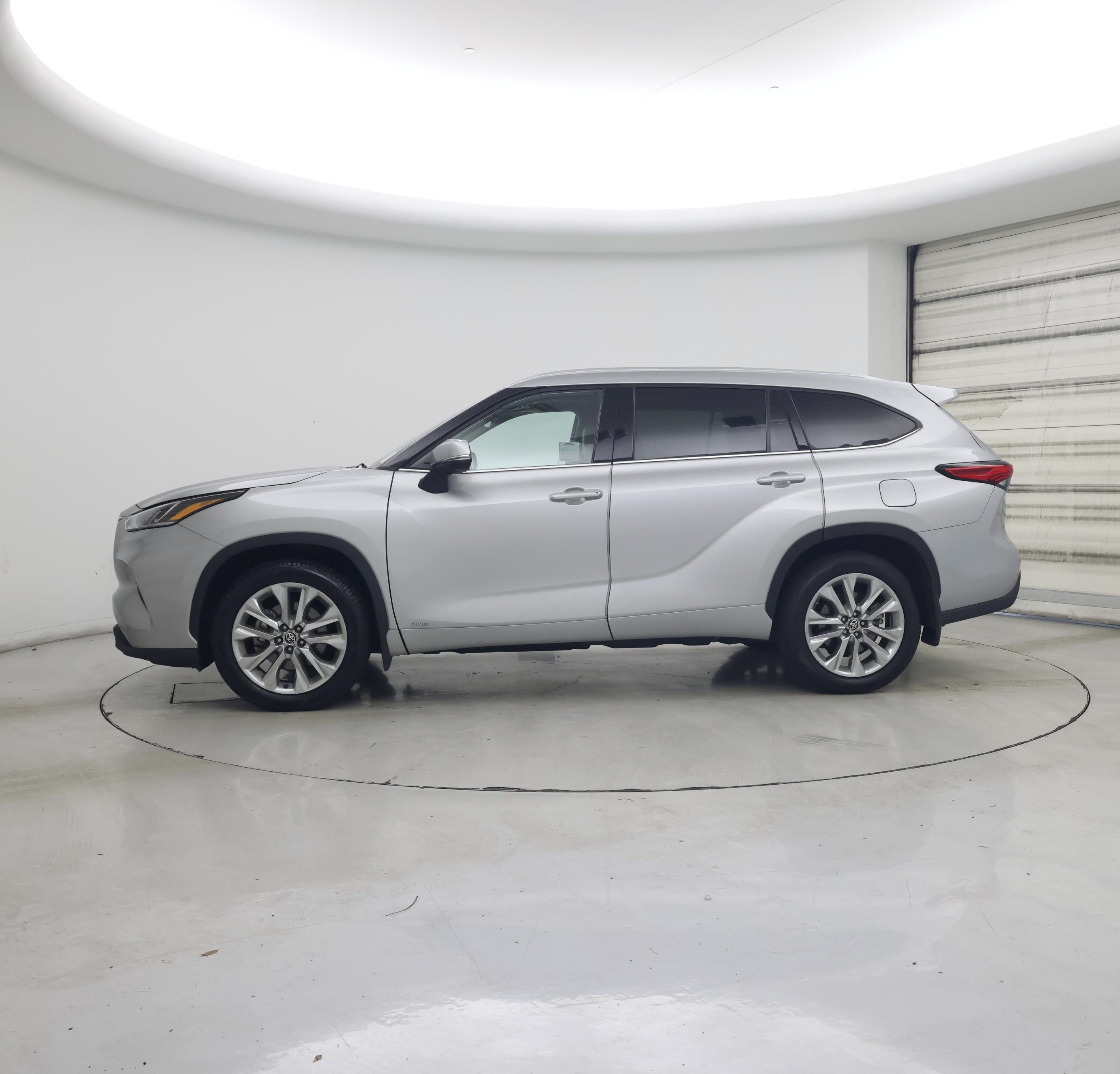 Thumbnail: 2023 Toyota Highlander - 3