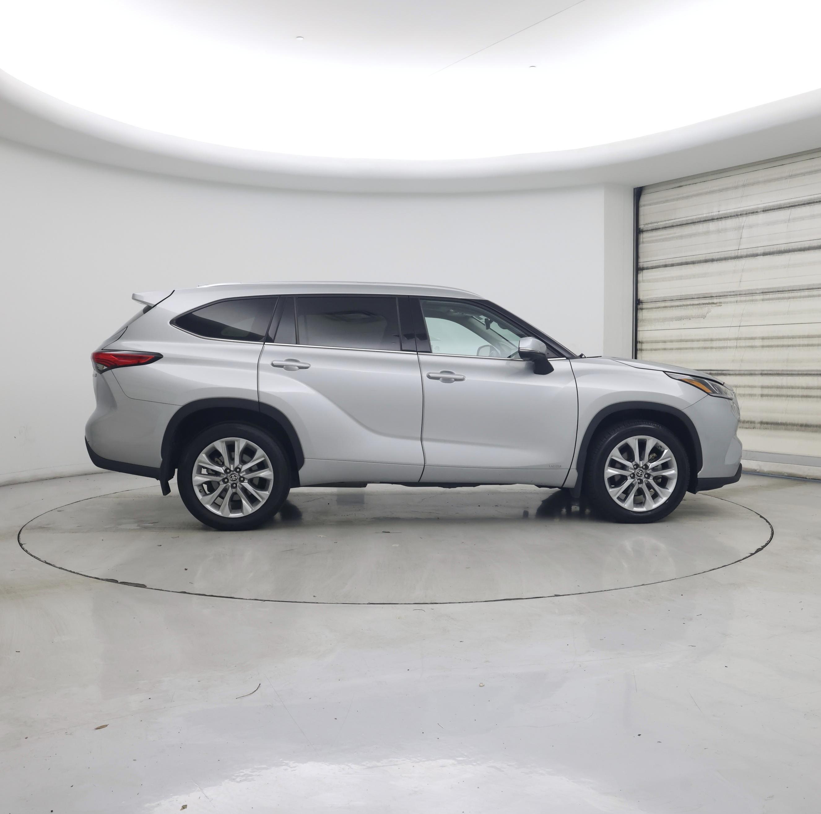 Thumbnail: 2023 Toyota Highlander - 7