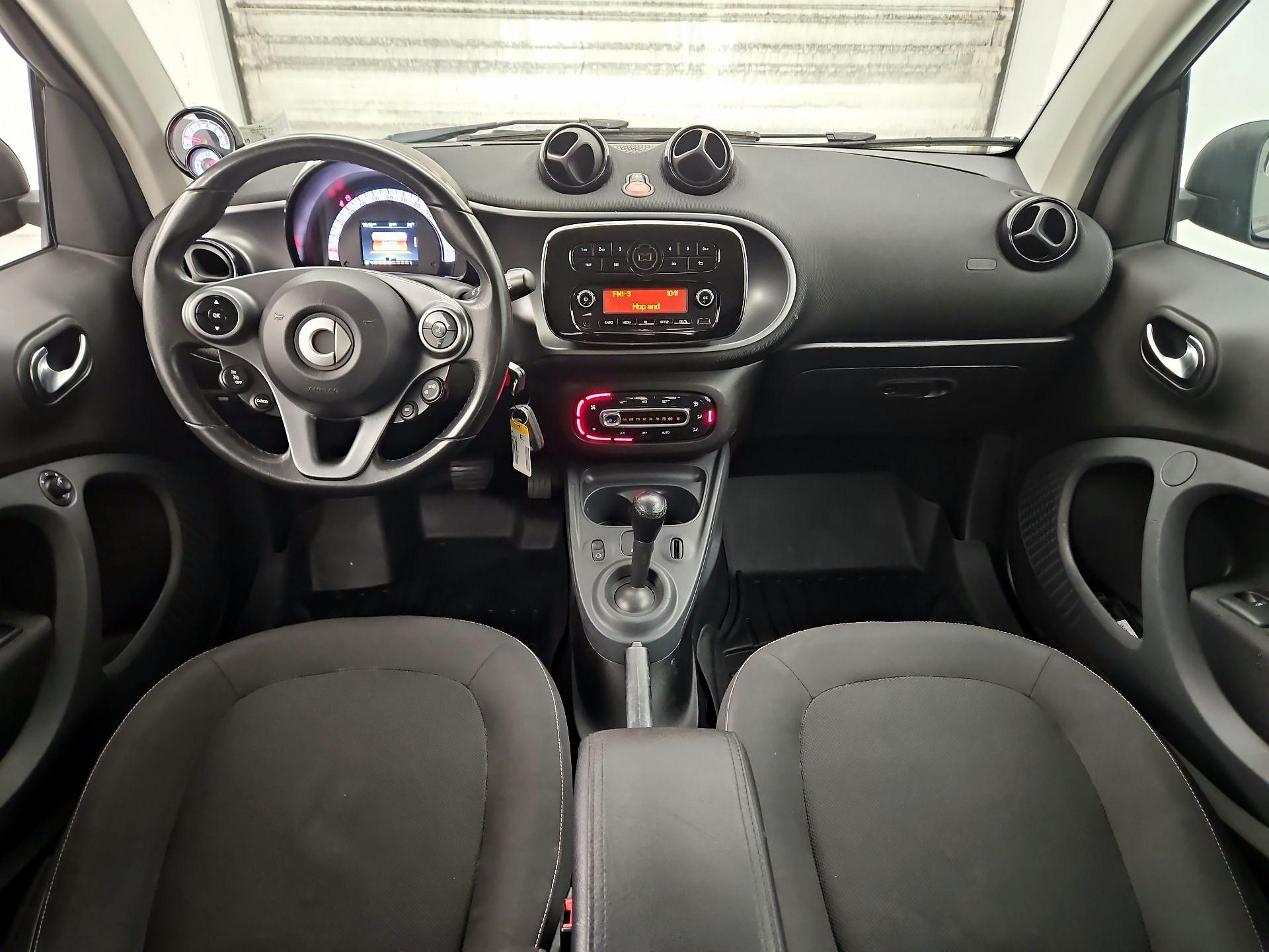 Thumbnail: 2016 smart fortwo - 9