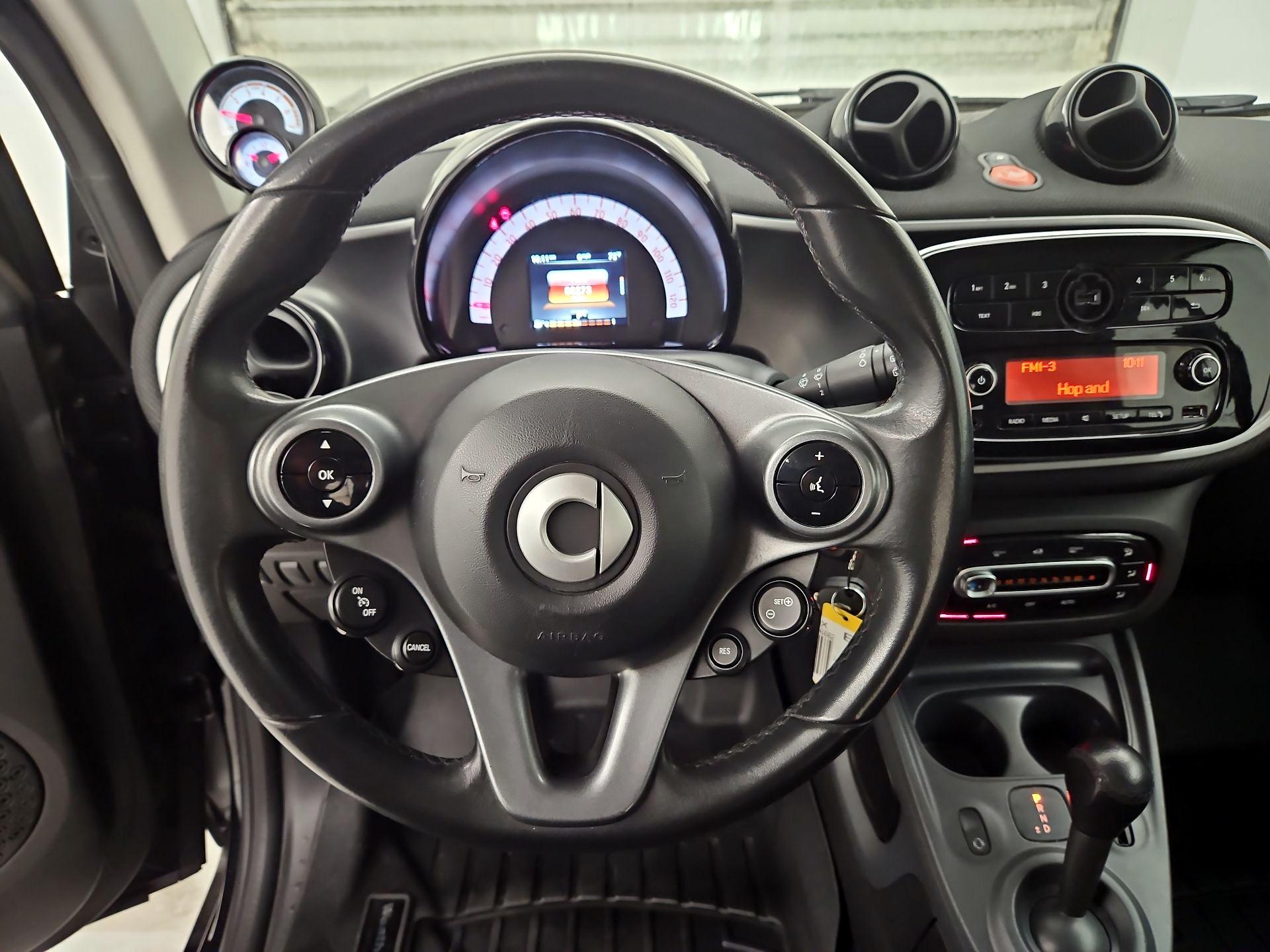 Thumbnail: 2016 smart fortwo - 10