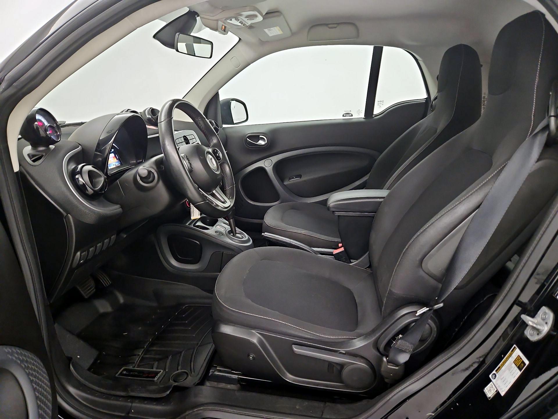 Thumbnail: 2016 smart fortwo - 11